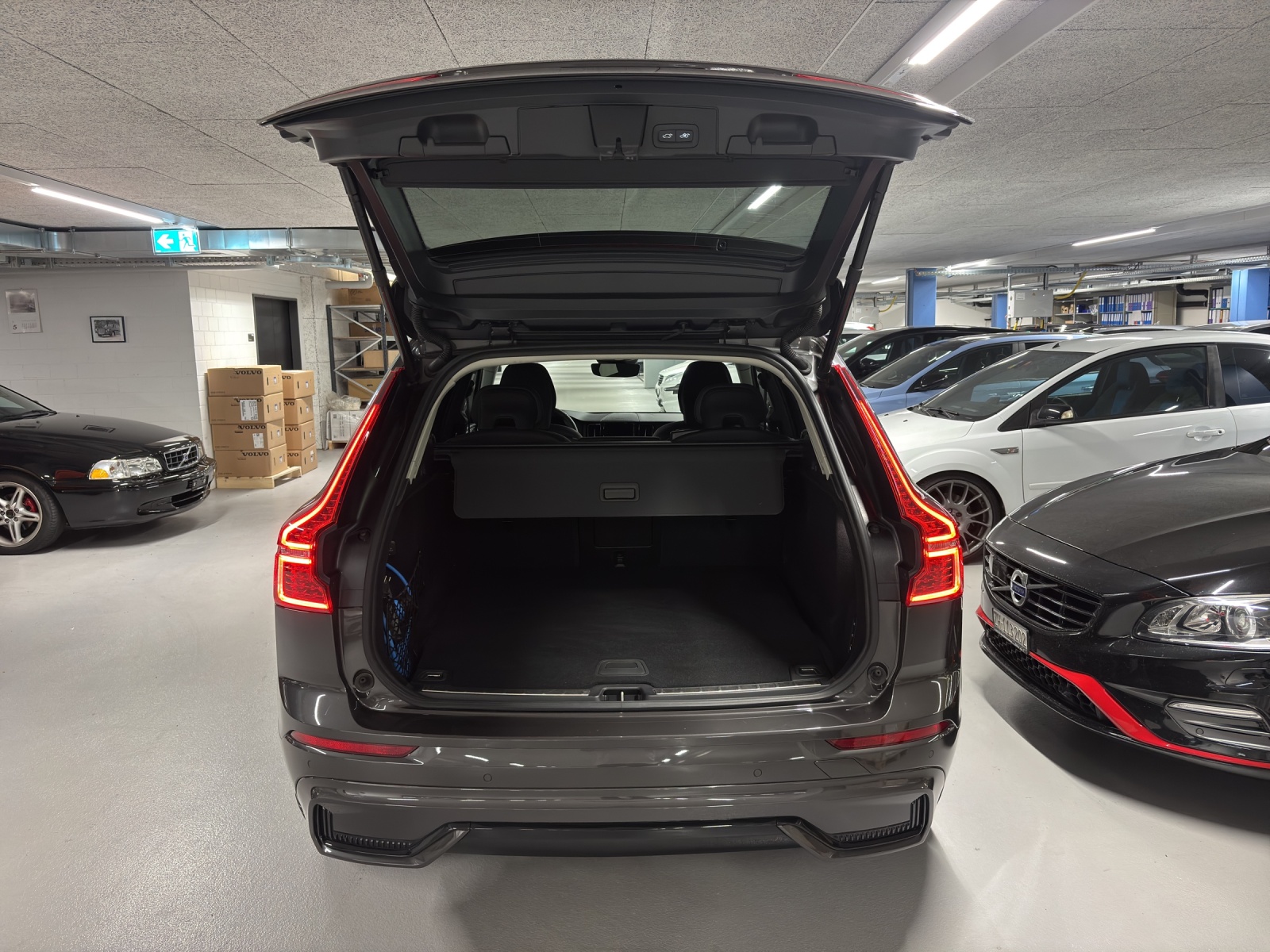 VOLVO XC60 2.0 T8 TE Xcentric eAWD-image-11