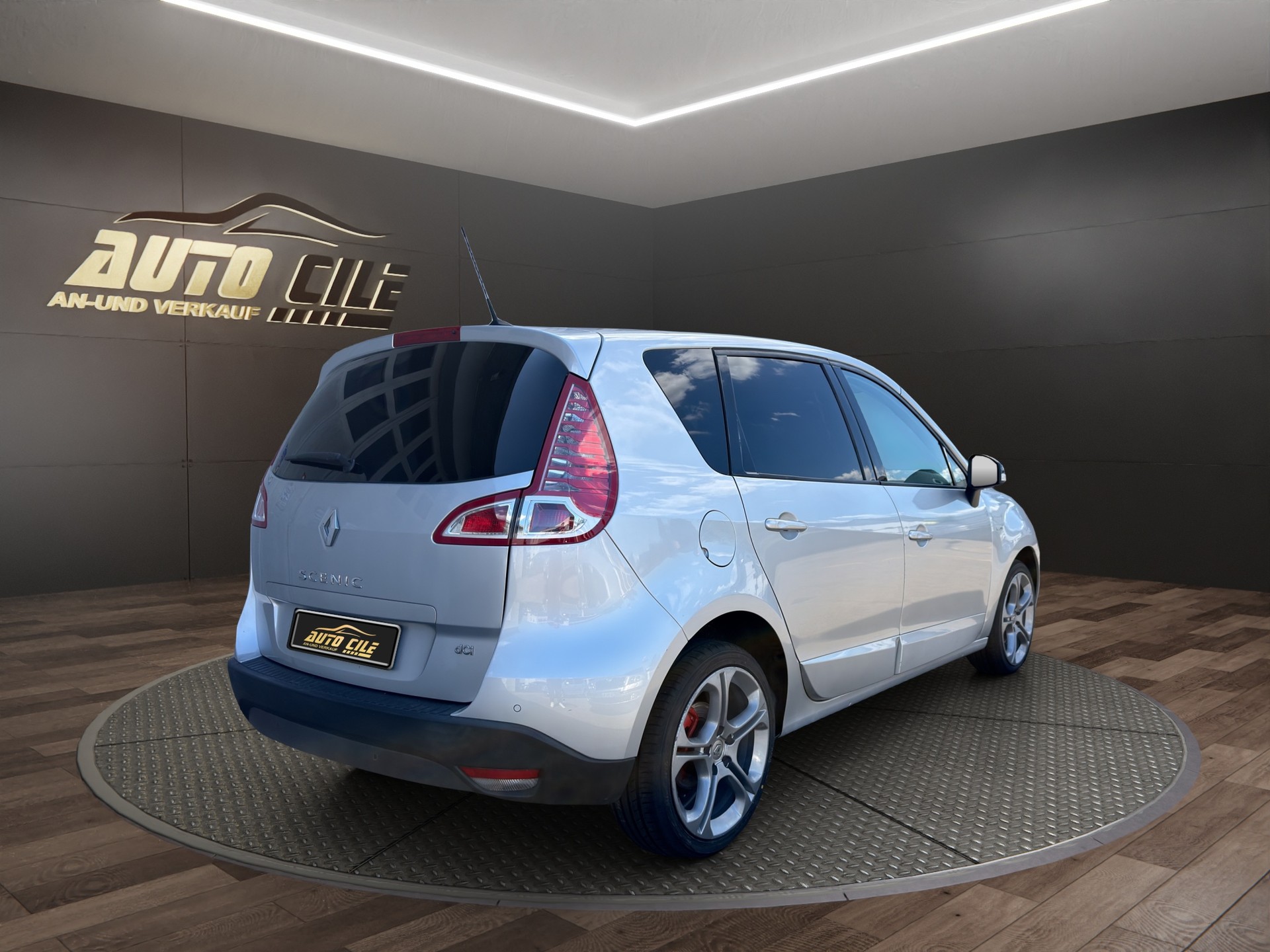 RENAULT Scénic 1.5 dCi Bose EDC-image-7