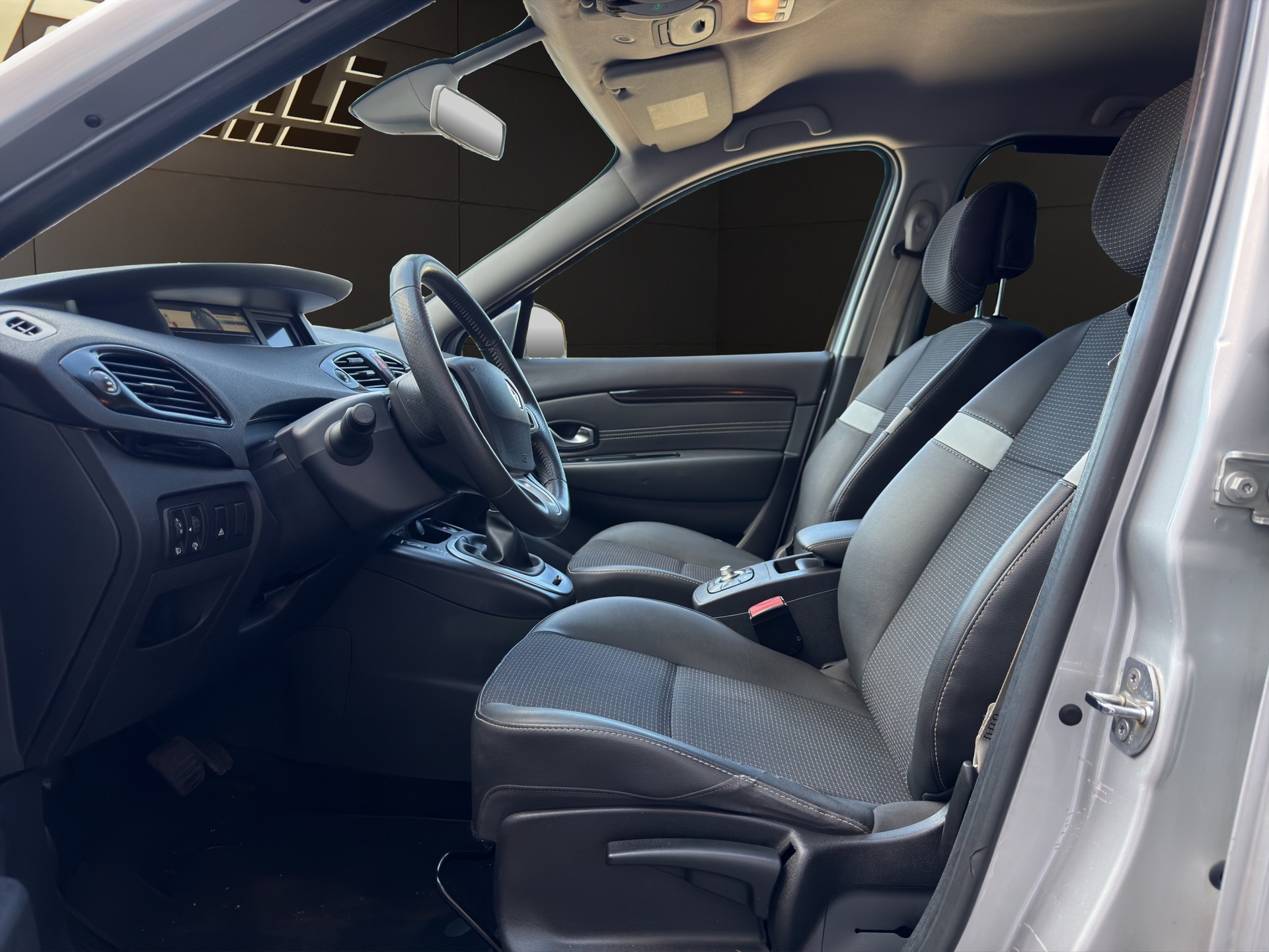 RENAULT Scénic 1.5 dCi Bose EDC-image-10