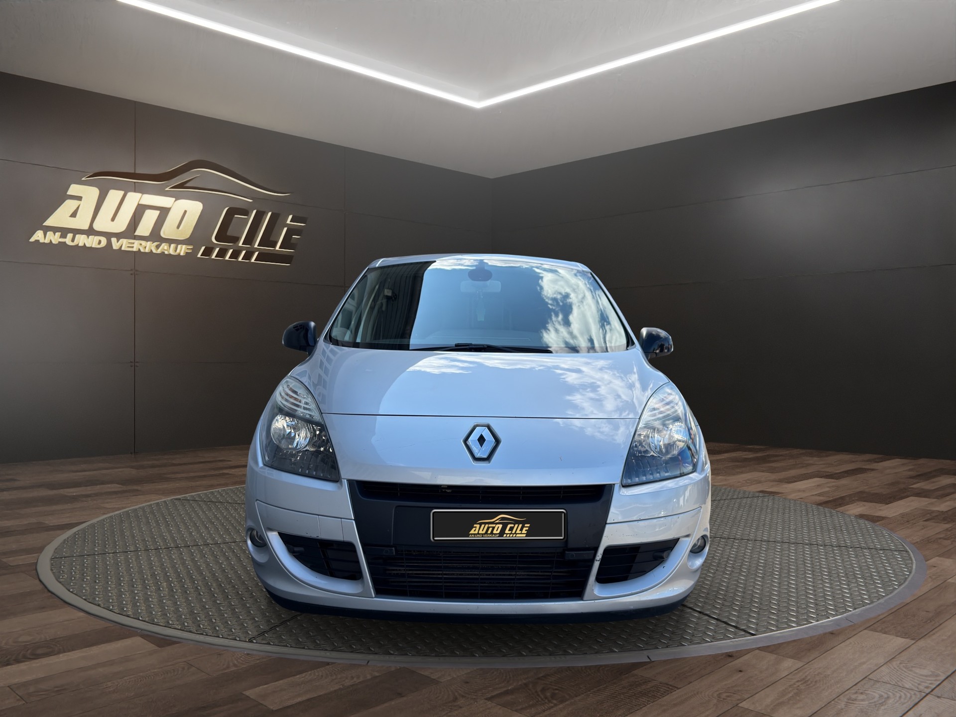 RENAULT Scénic 1.5 dCi Bose EDC-image-1