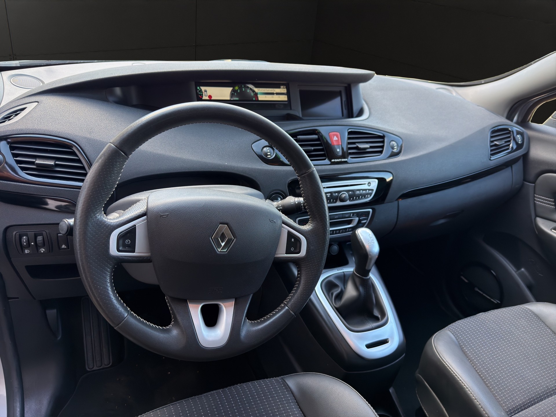 RENAULT Scénic 1.5 dCi Bose EDC-image-12