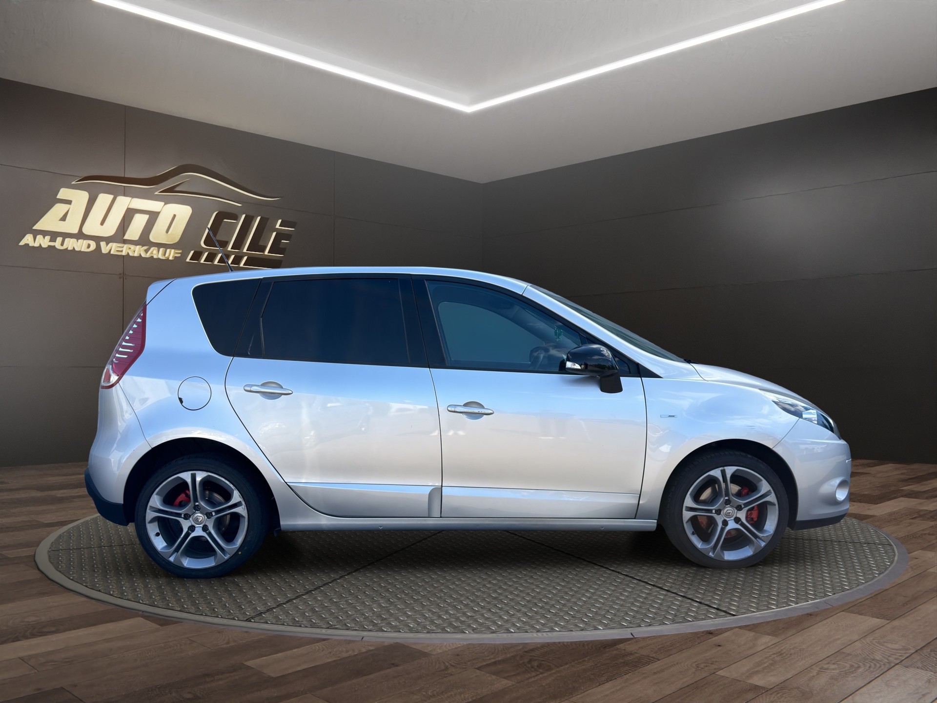RENAULT Scénic 1.5 dCi Bose EDC-image-4