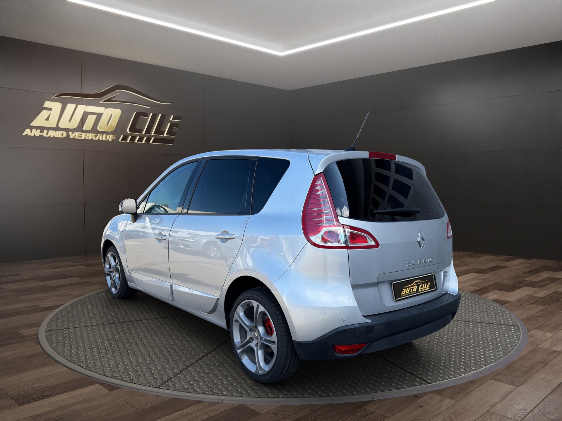 RENAULT Scénic 1.5 dCi Bose EDC-image-5