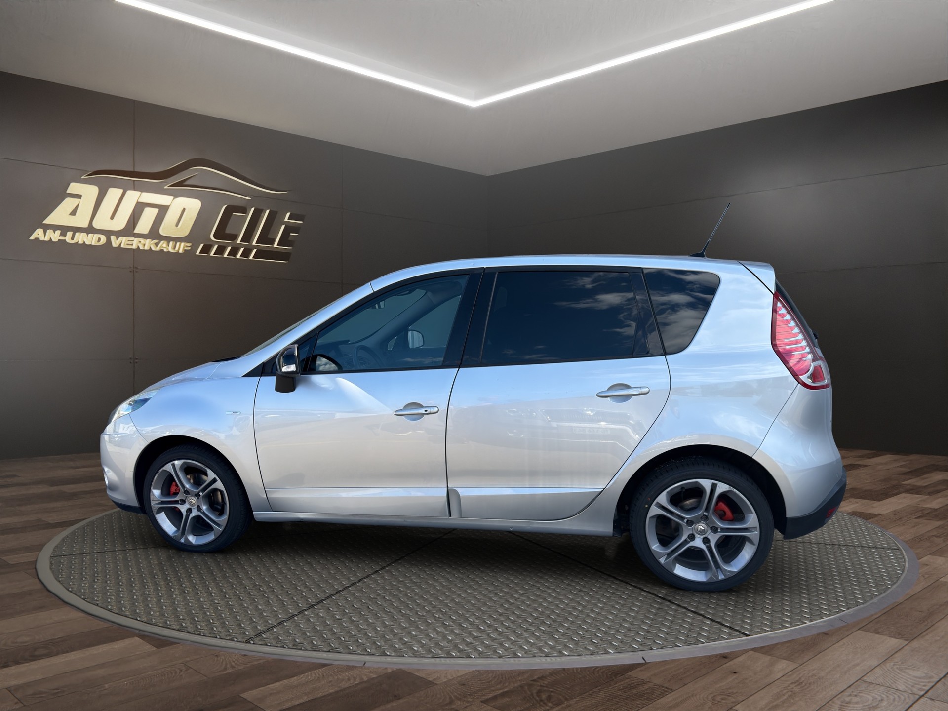 RENAULT Scénic 1.5 dCi Bose EDC-image-3