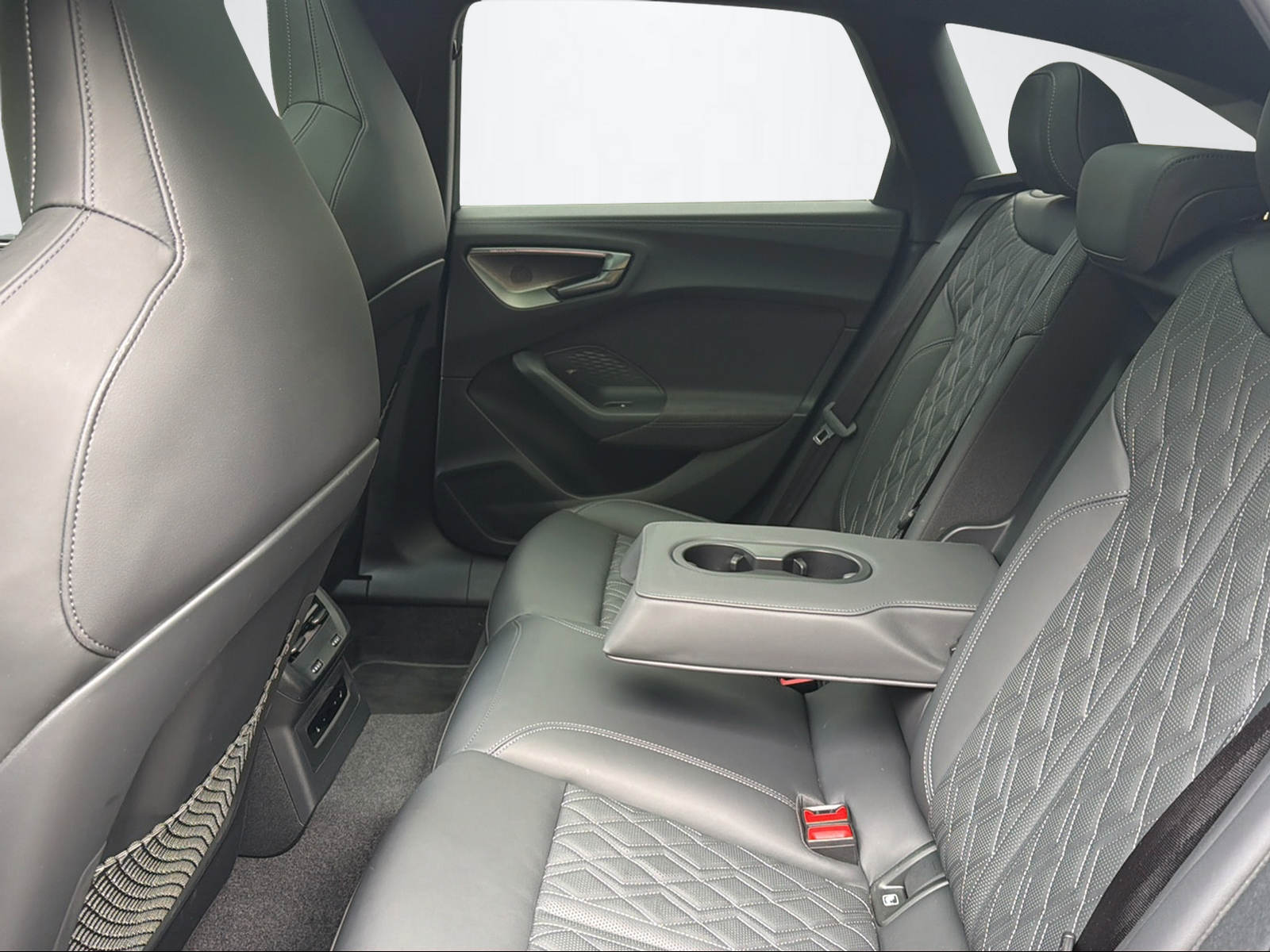 AUDI A5 Avant 2.0 e-hybrid 270 quattro S-Tronic-image-9