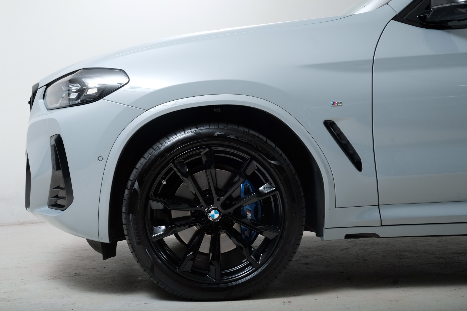 BMW X3 G01 M40d-showroom-element-2