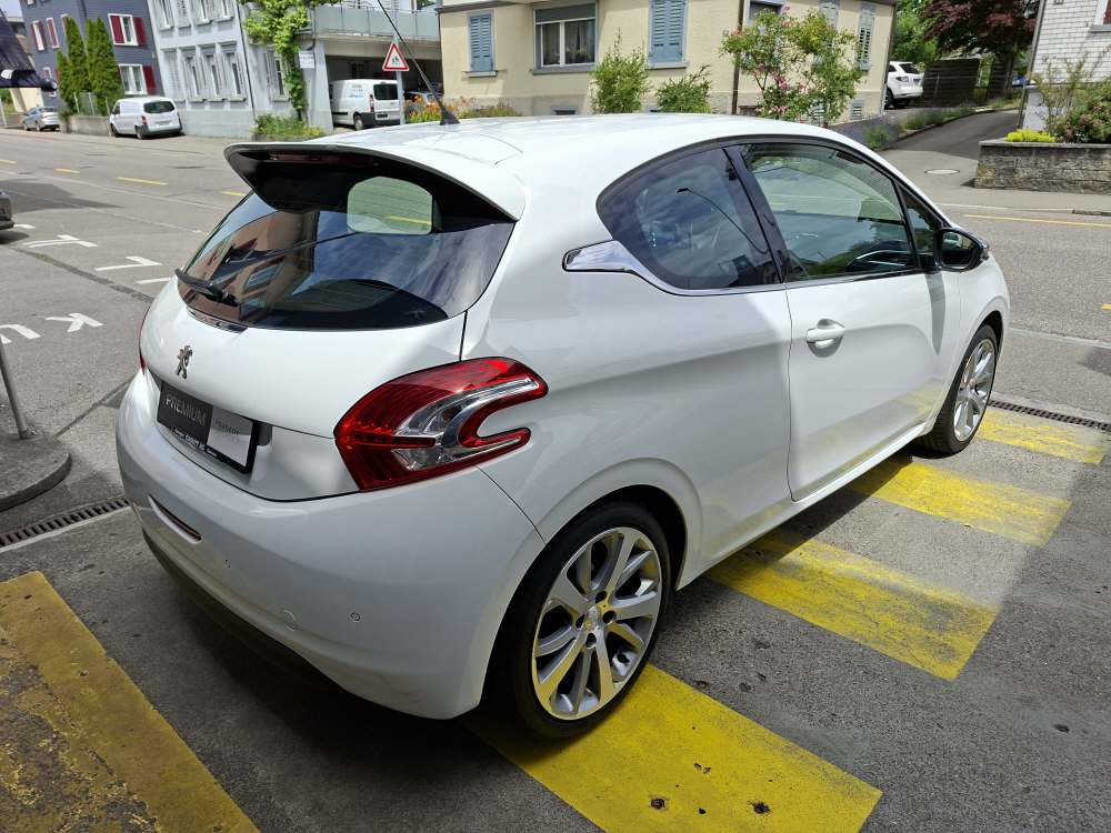 PEUGEOT 208 1.6 THP Allure-image-13