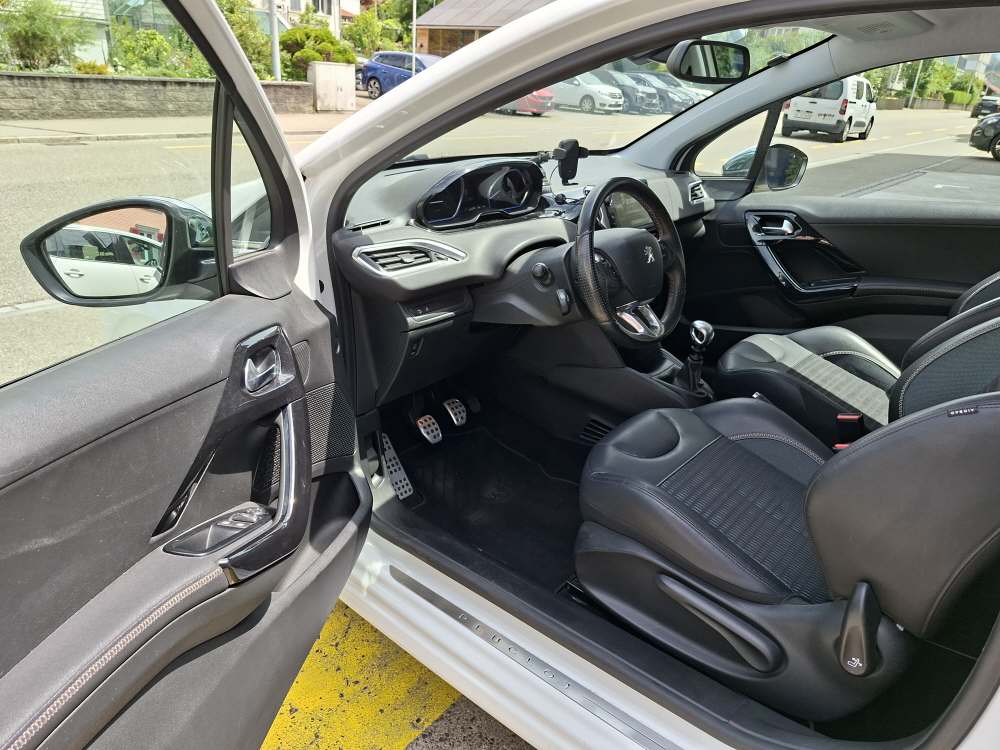 PEUGEOT 208 1.6 THP Allure-image-6