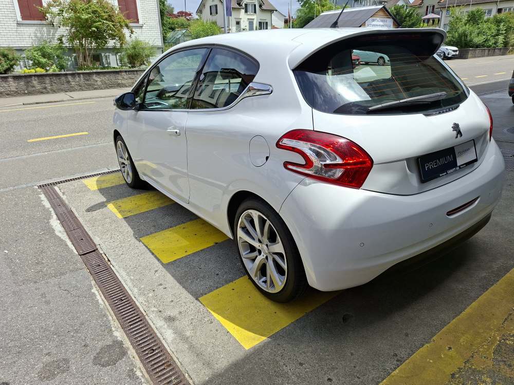 PEUGEOT 208 1.6 THP Allure-image-12