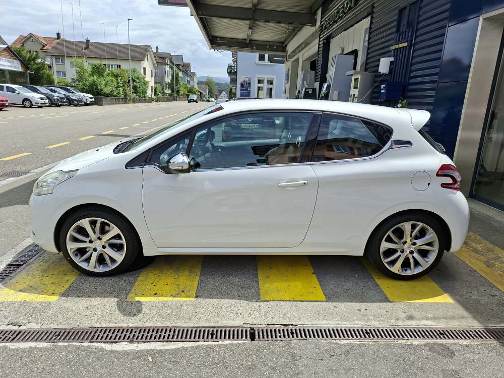 PEUGEOT 208 1.6 THP Allure-showroom-element-3