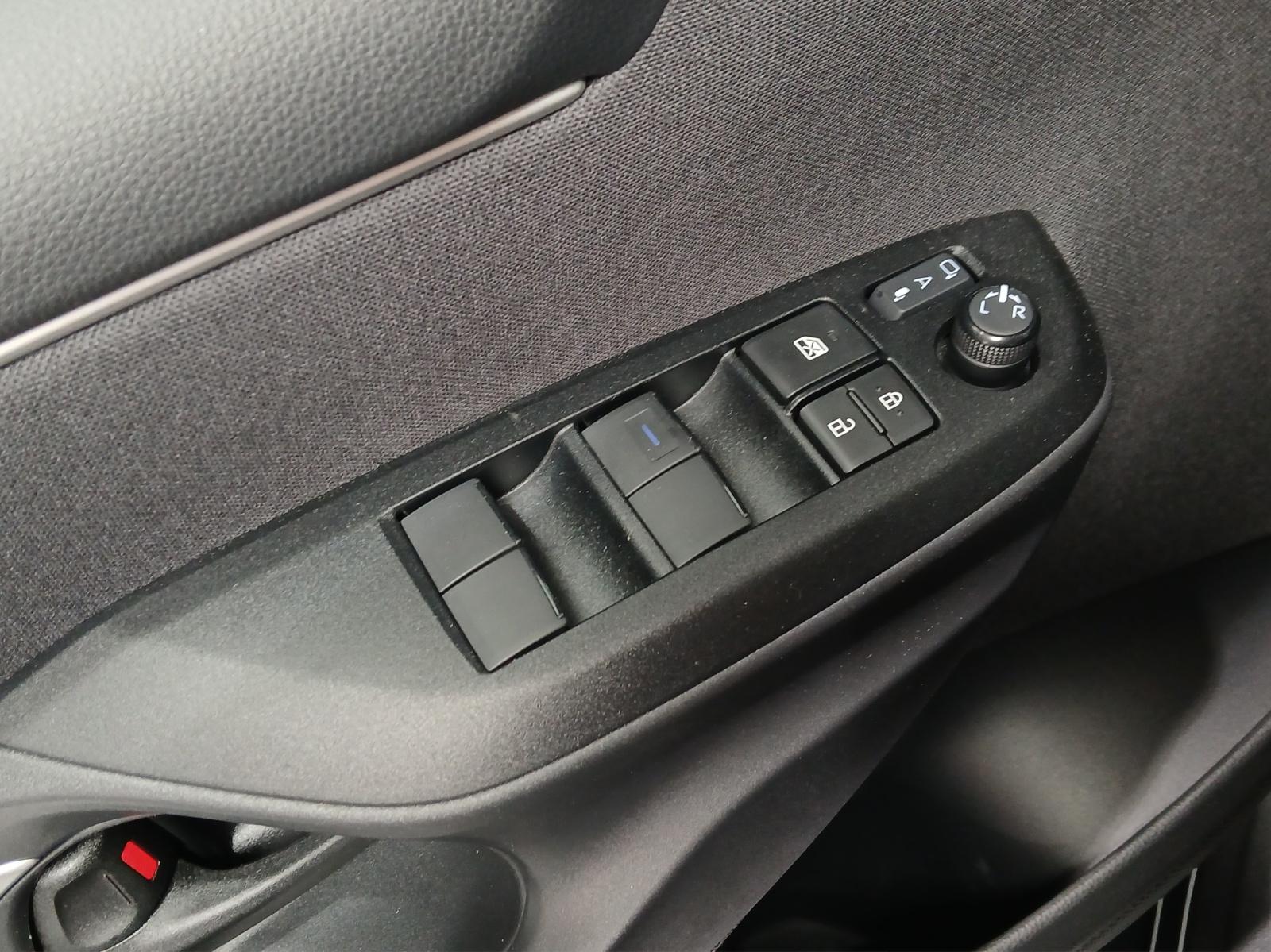 TOYOTA Yaris 1.5 VVT-i HSD Trend-image-11