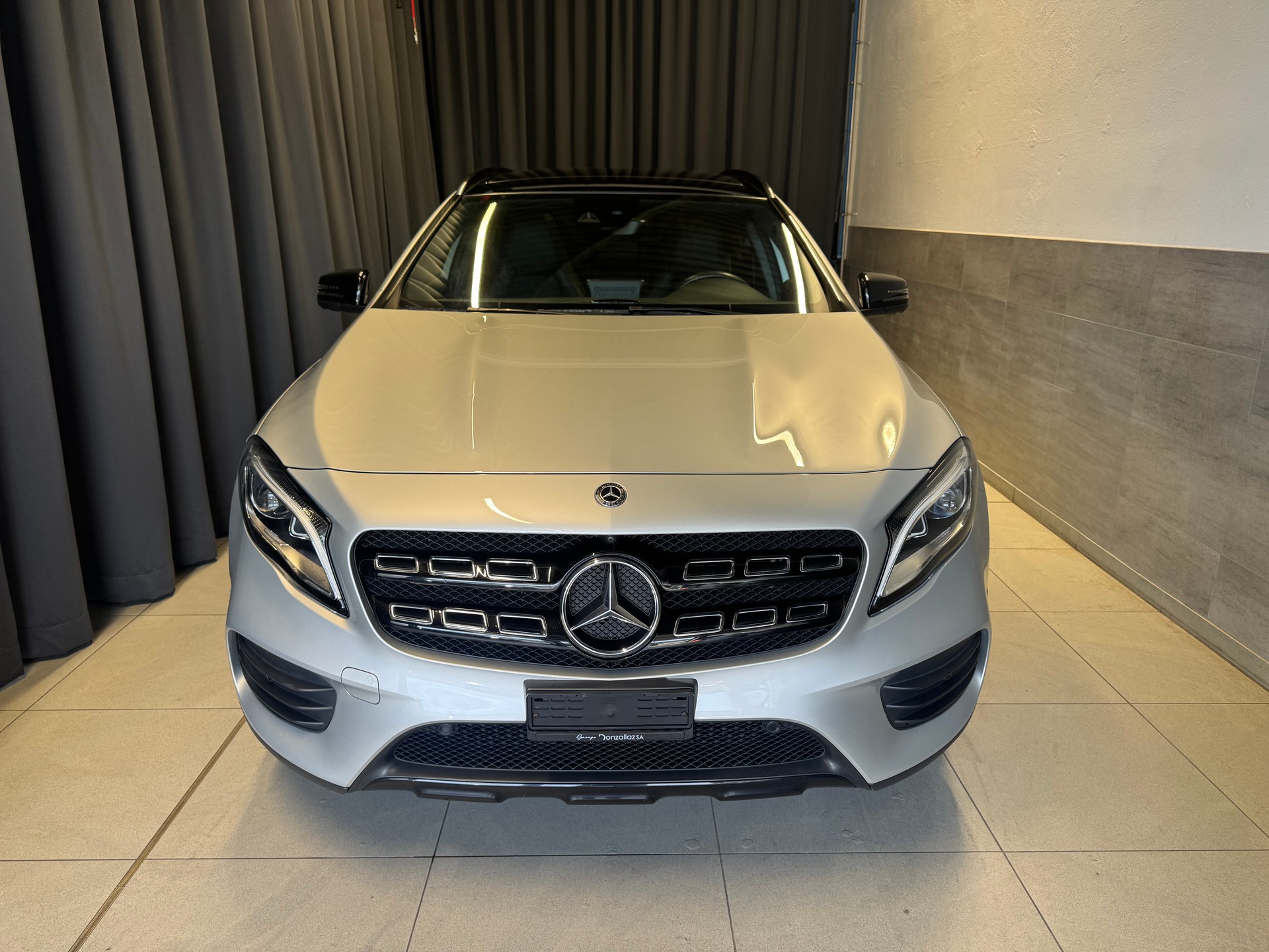 MERCEDES-BENZ GLA 220 AMG Line 4Matic 7G-DCT (26)-showroom-element-1