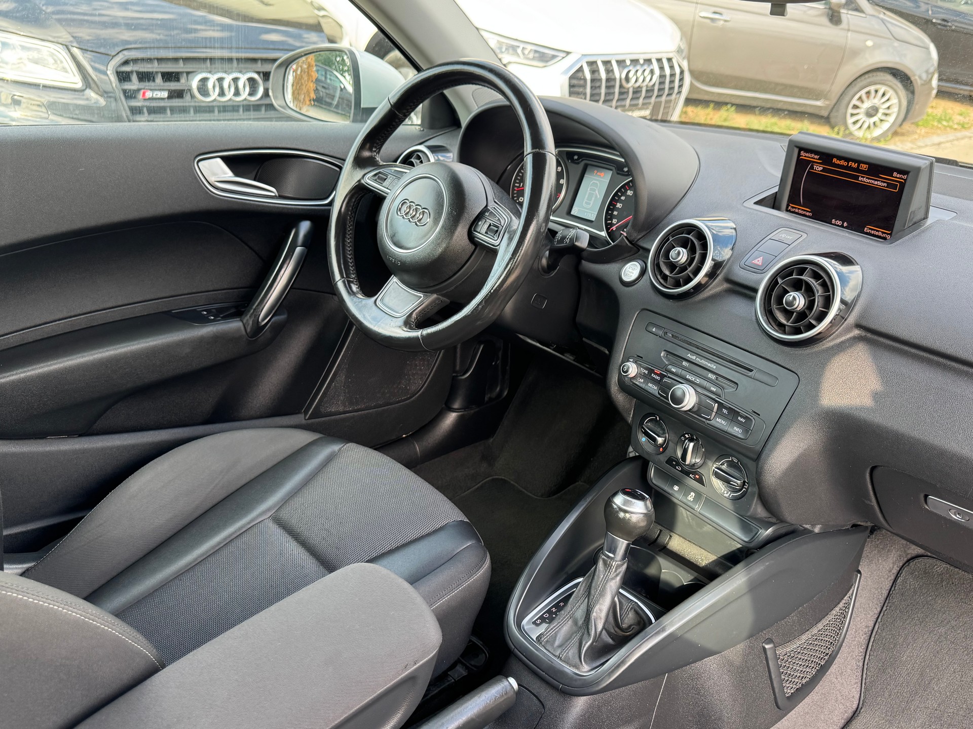 AUDI A1 1.4 TFSI Attraction S-tronic-image-6