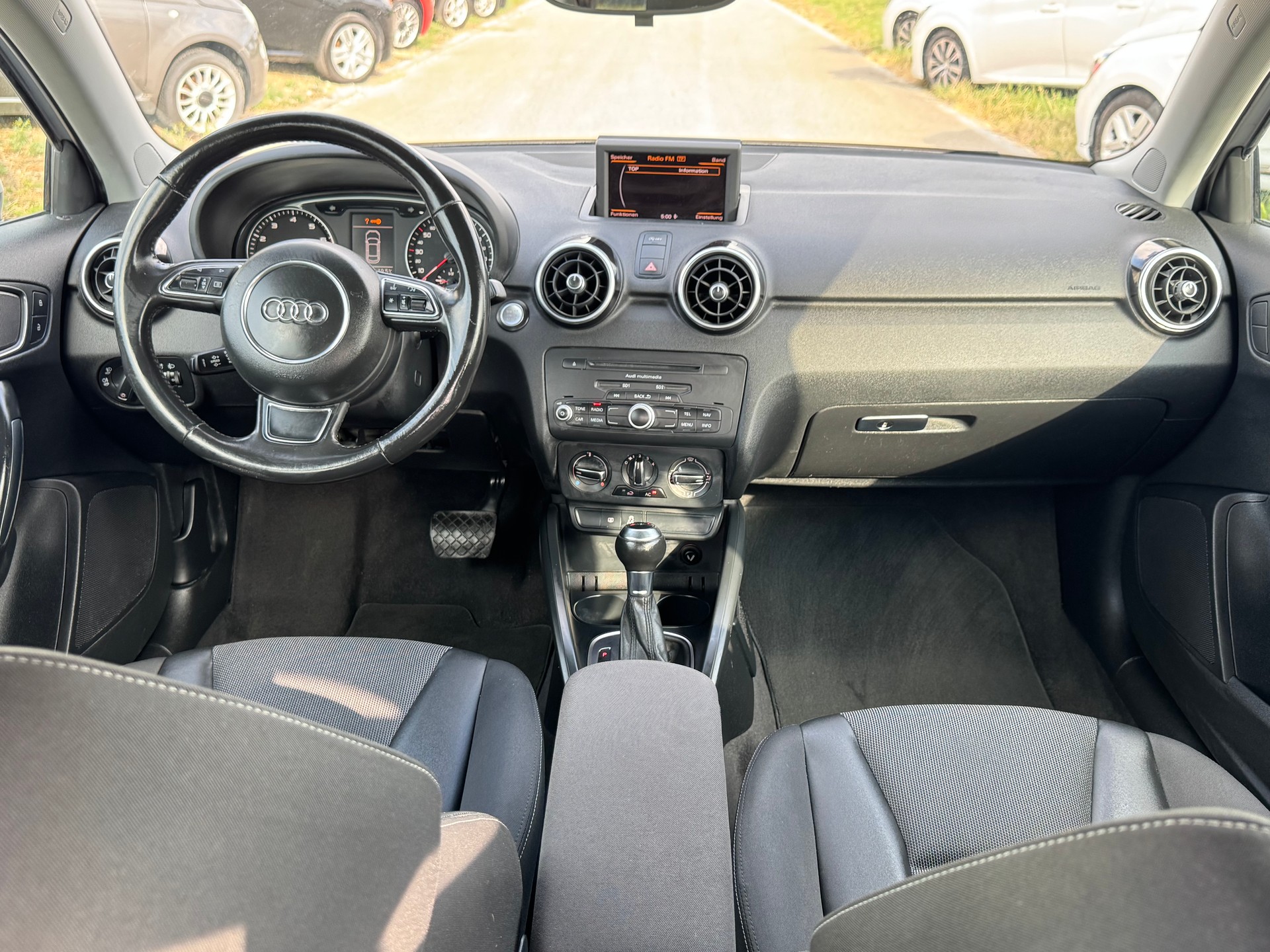 AUDI A1 1.4 TFSI Attraction S-tronic-image-7