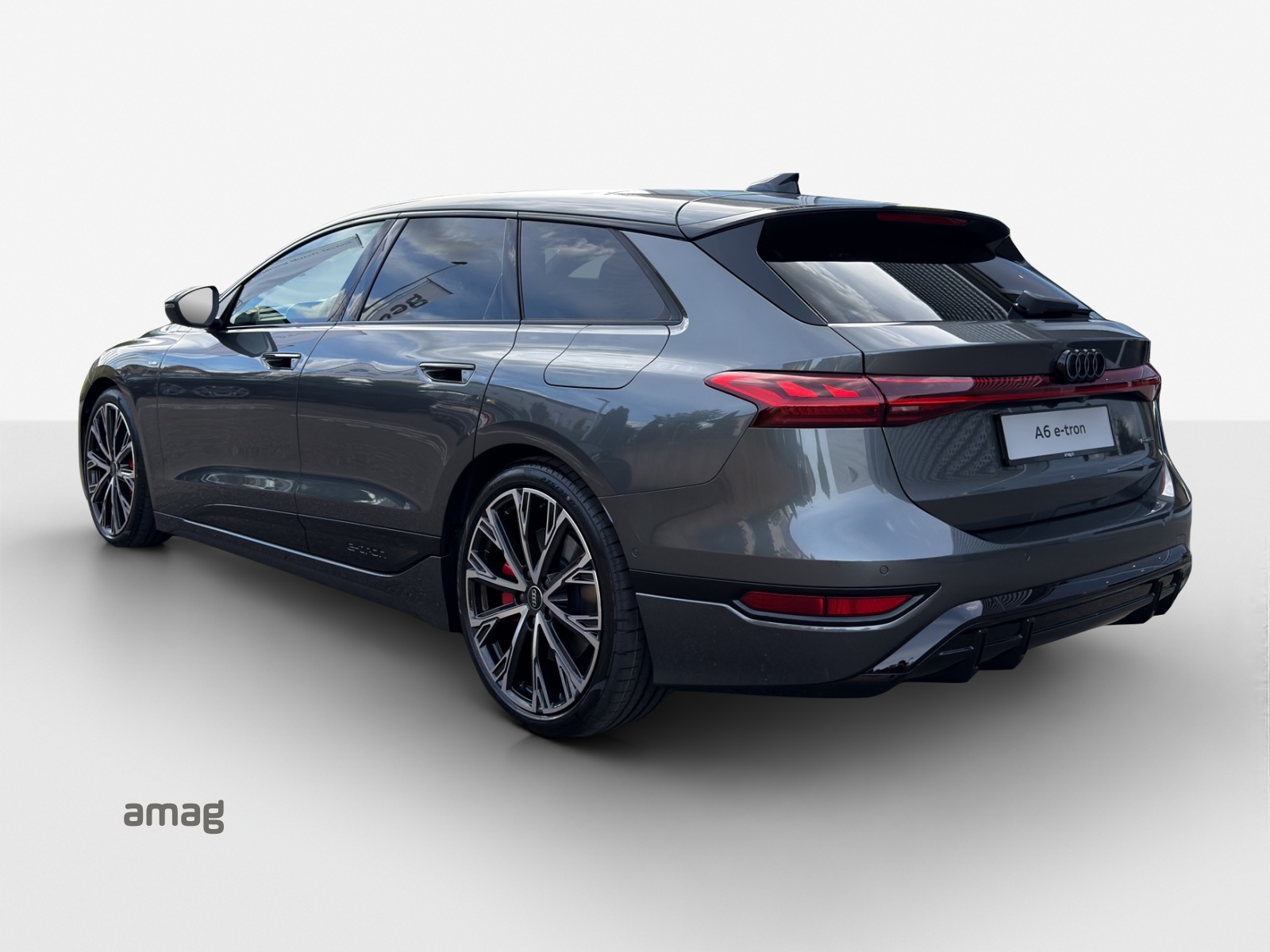 AUDI A6 Avant e-tron quattro-showroom-element-2