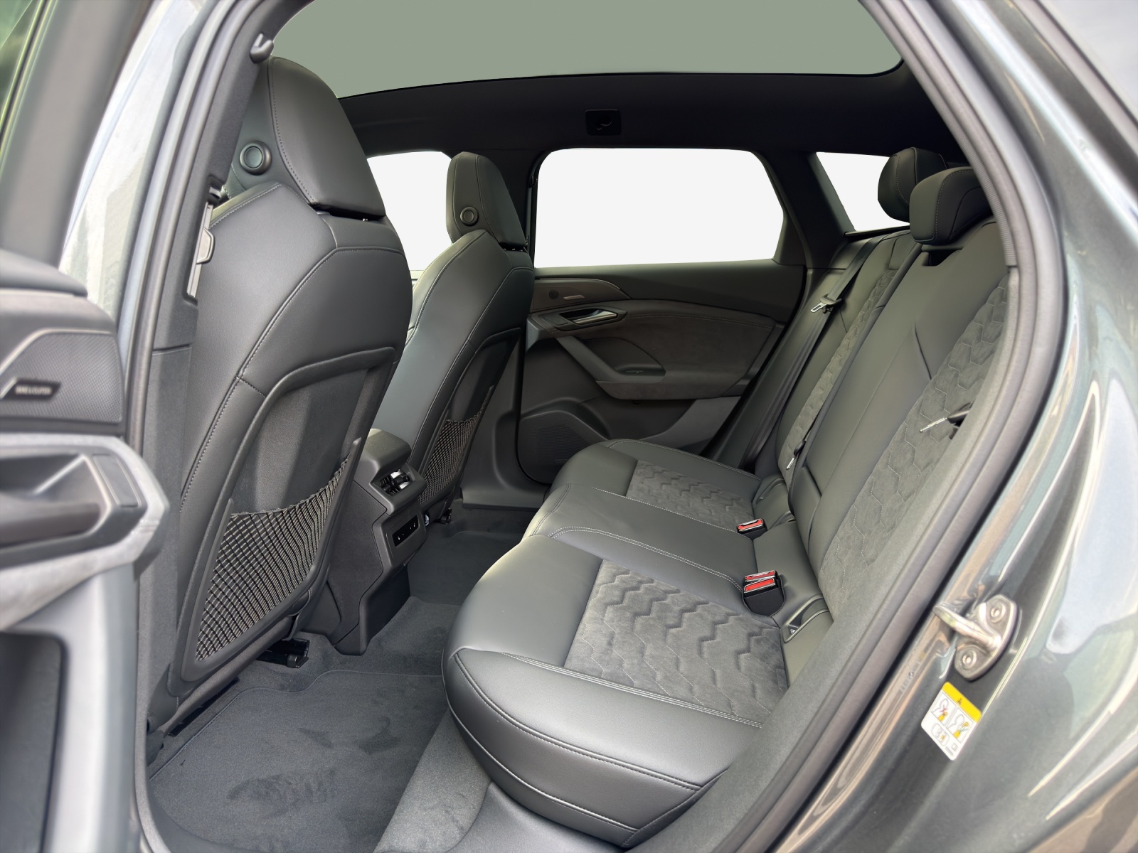 AUDI A6 Avant e-tron quattro-image-11