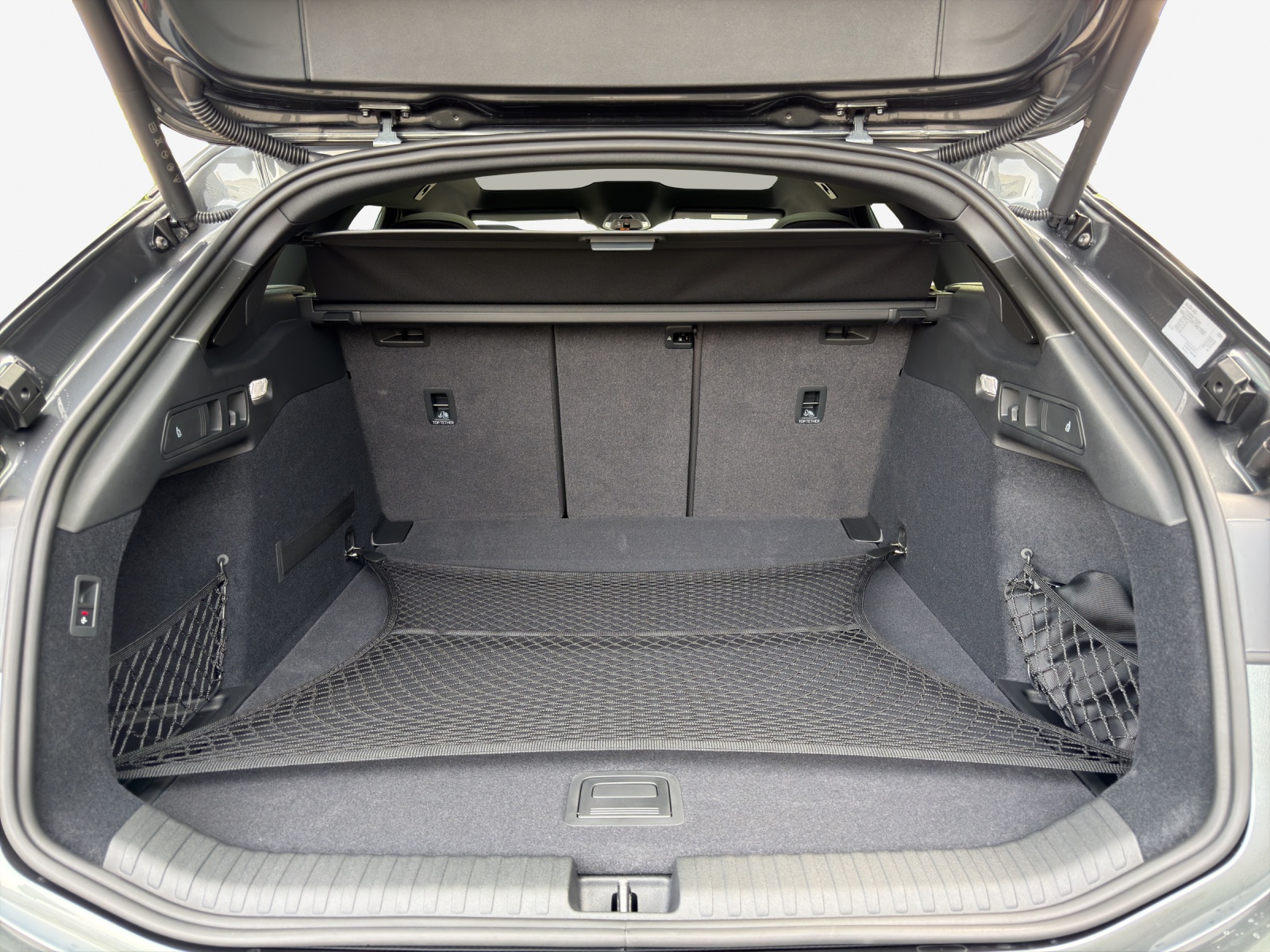 AUDI A6 Avant e-tron quattro-image-12