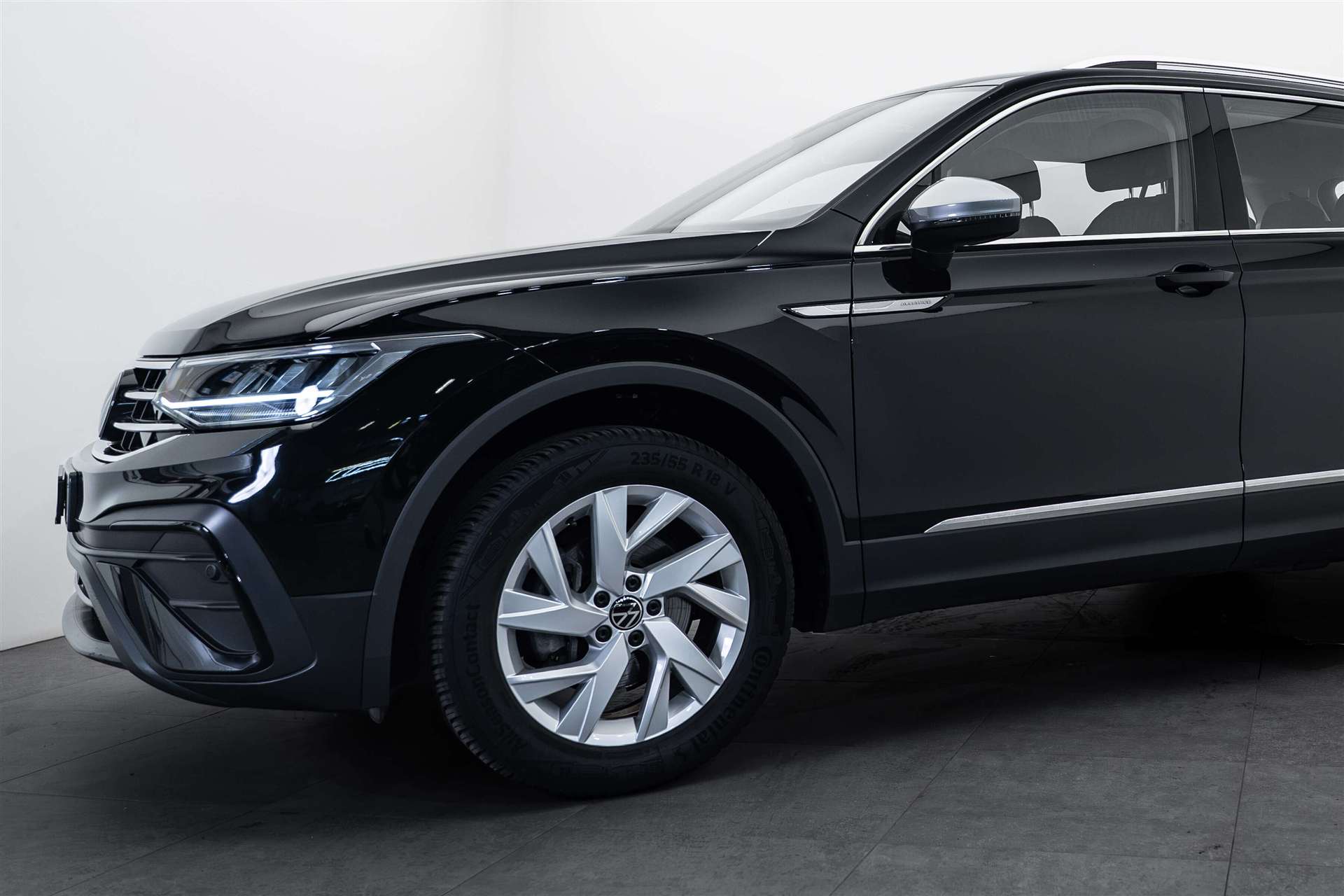 VW Tiguan Allspace 1.5 TSI Life DSG 7-Plätzer-showroom-element-1