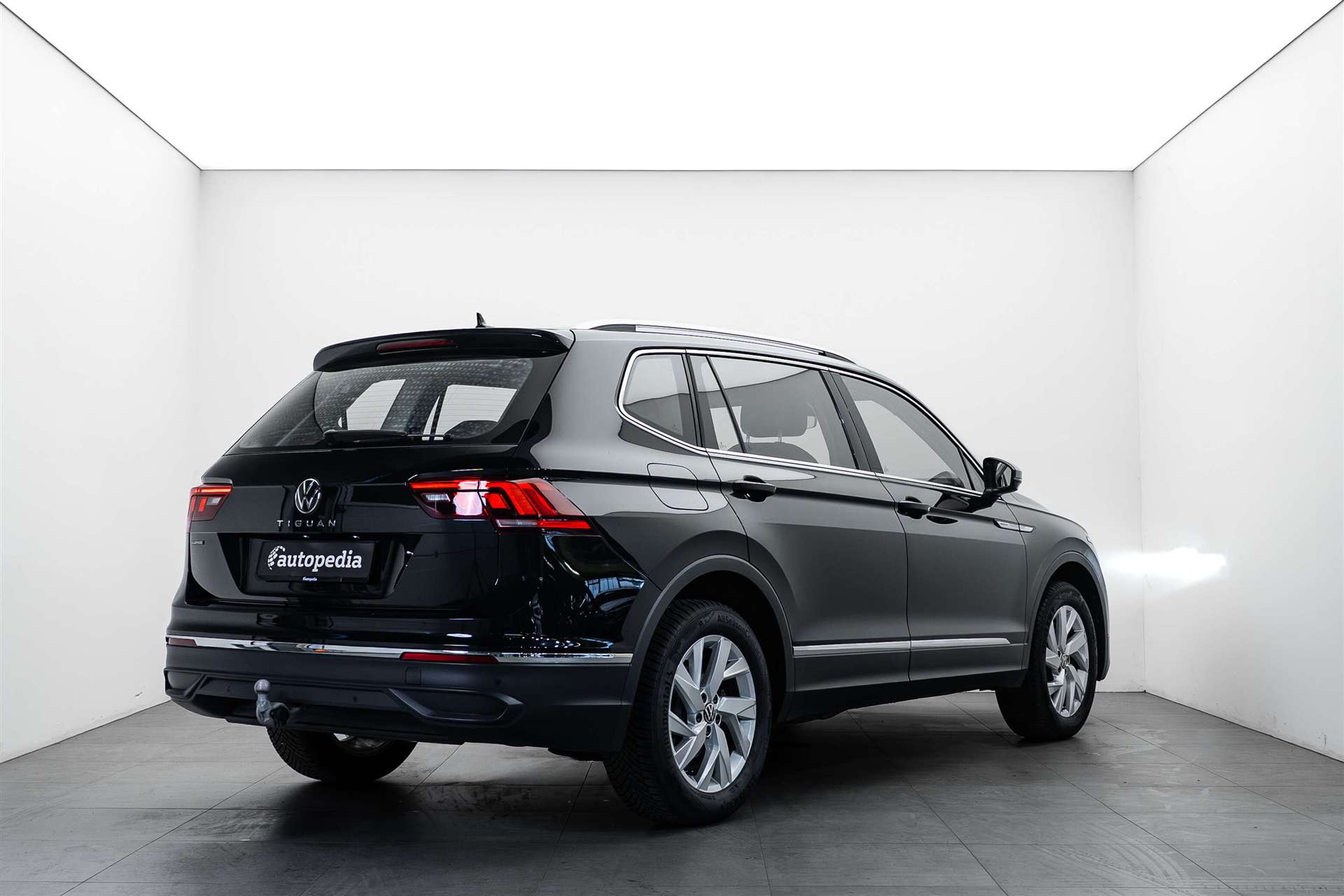 VW Tiguan Allspace 1.5 TSI Life DSG 7-Plätzer-showroom-element-2