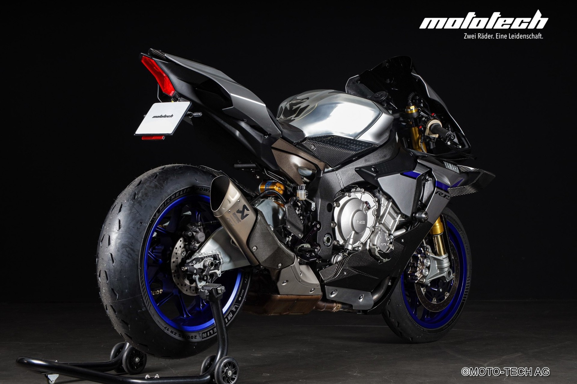 YAMAHA YZF-R1 M ABS AKRAPOVIC-image-2