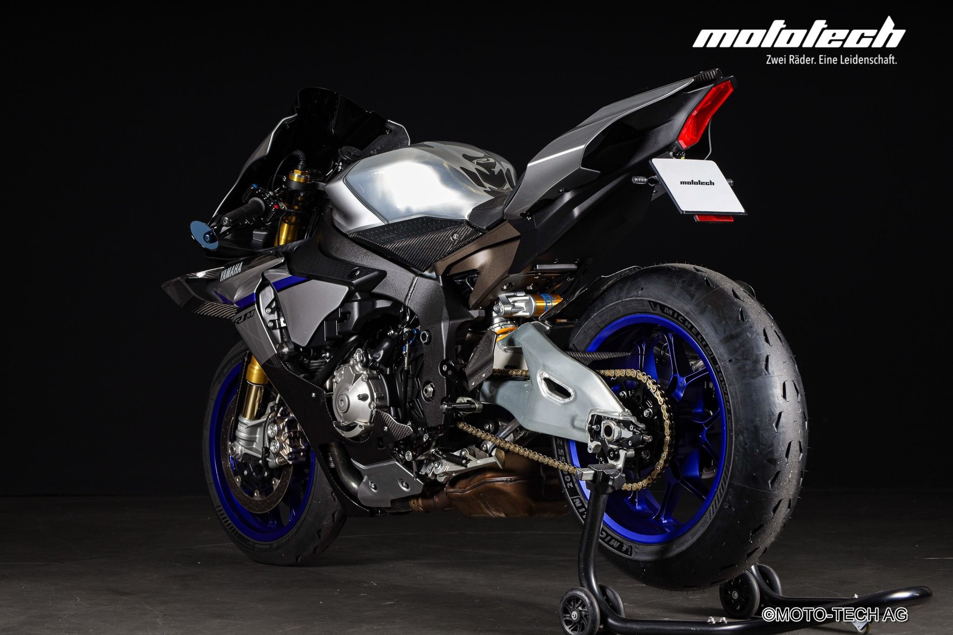 YAMAHA YZF-R1 M ABS AKRAPOVIC-image-3
