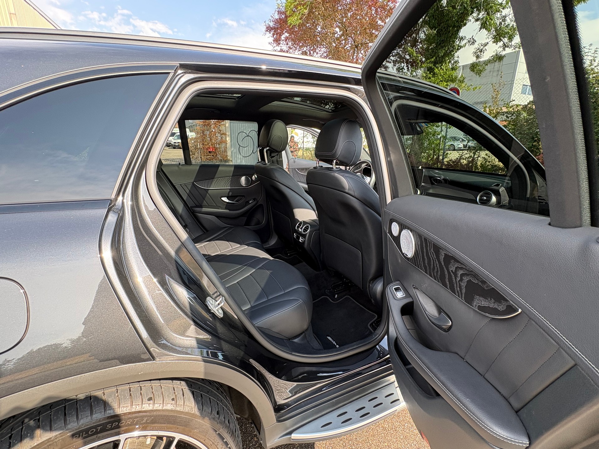 MERCEDES-BENZ GLC 220 d AMG Line 4m-image-6
