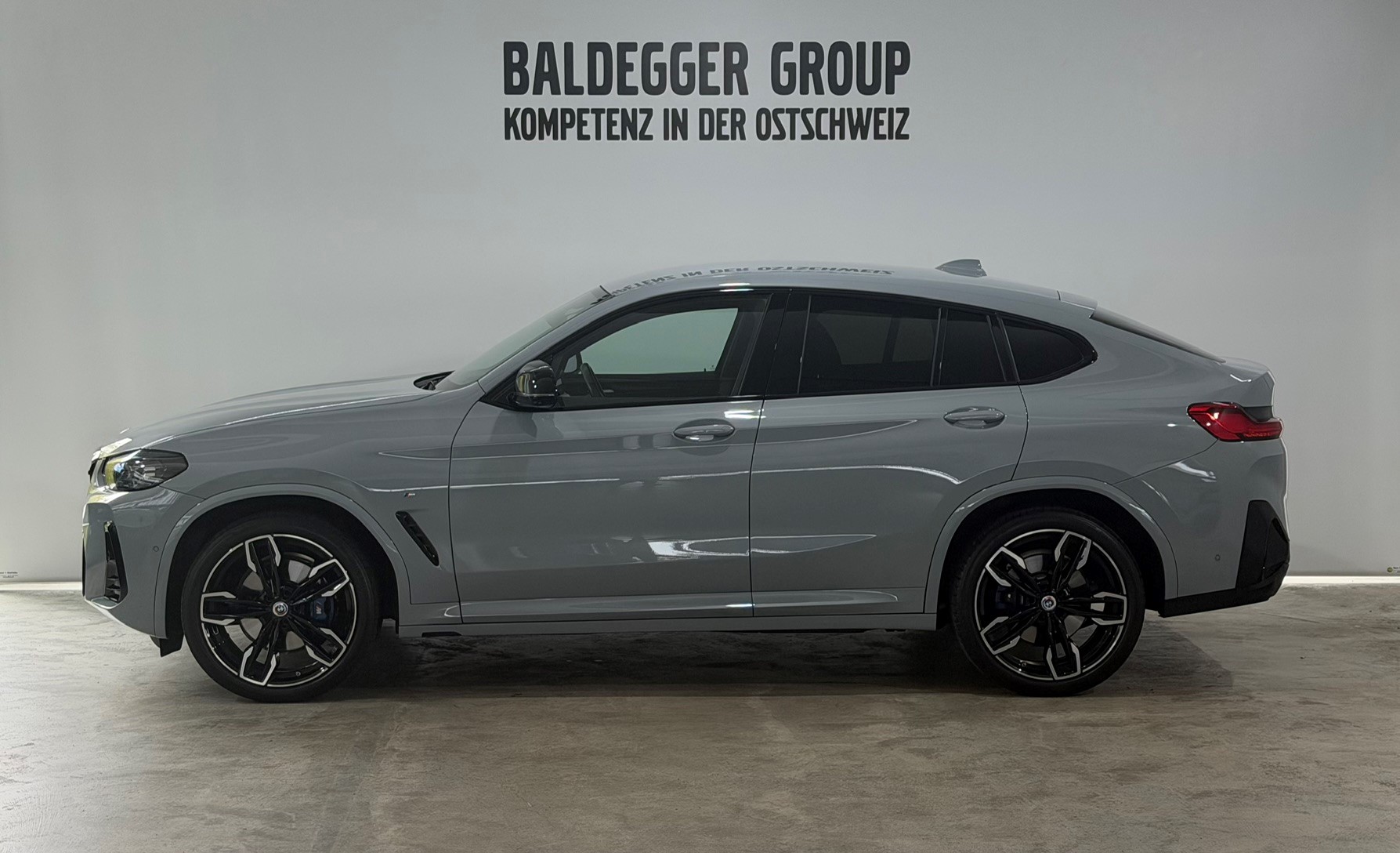 BMW X4 G02 M40d-showroom-element-2