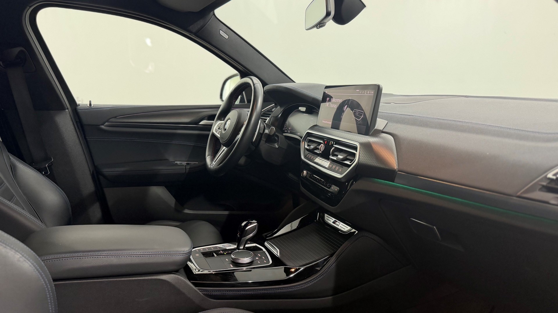 BMW X4 G02 M40d-showroom-element-3
