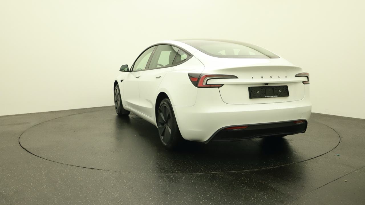 TESLA Model 3 Long Range RWD-showroom-element-3