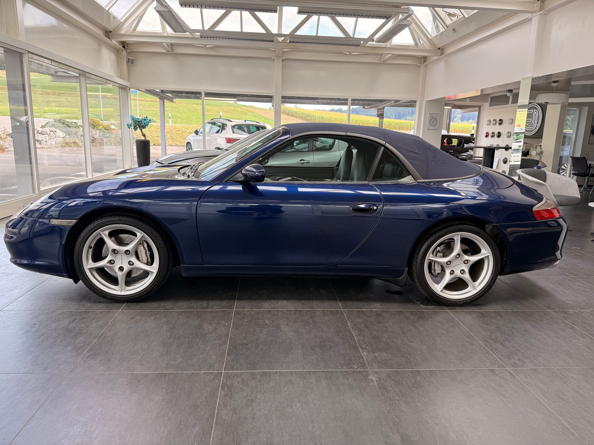 PORSCHE 911 Carrera 4 Cabrio-showroom-element-1