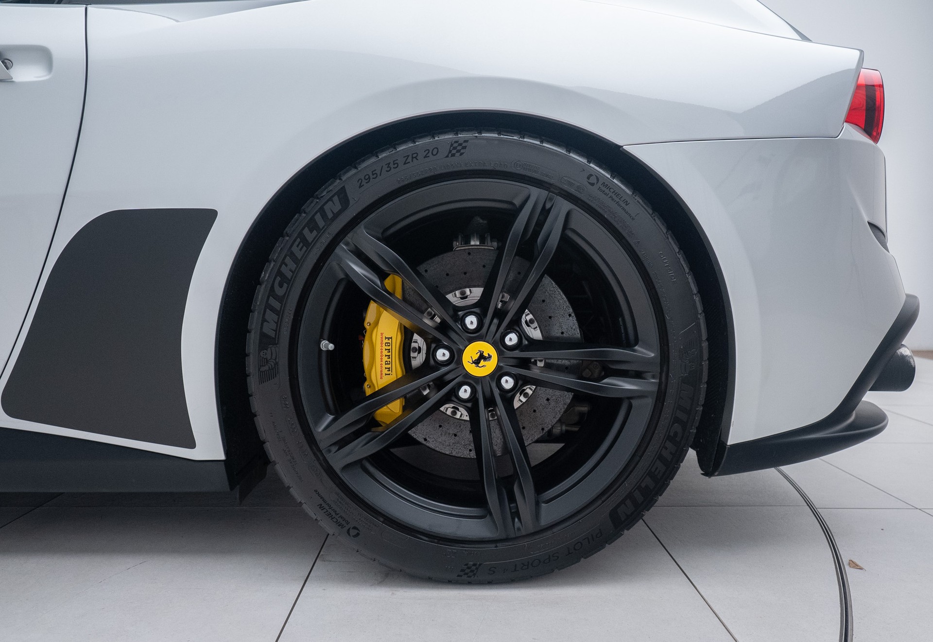 FERRARI GTC 4 Lusso-image-15
