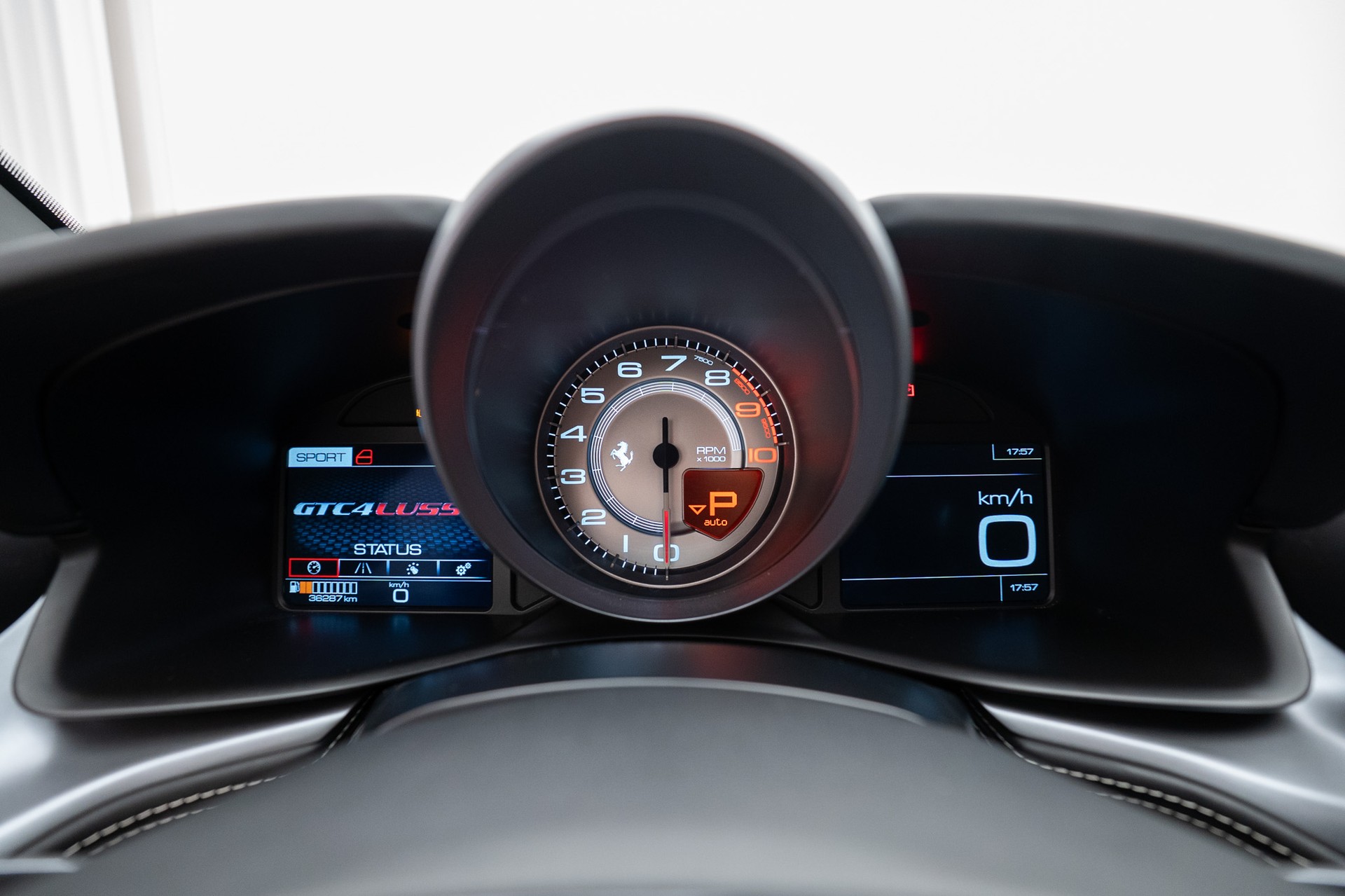 FERRARI GTC 4 Lusso-image-9