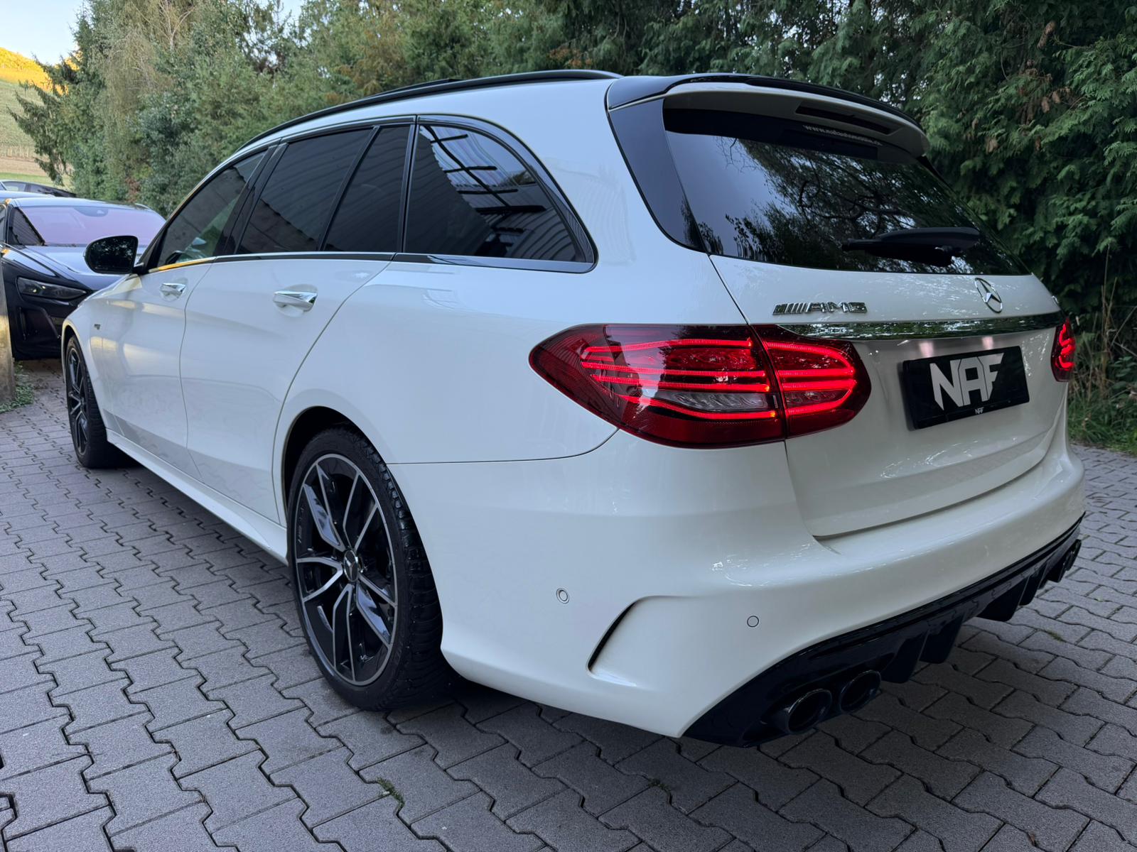 MERCEDES-BENZ C 43 AMG 4Matic 9G-Tronic-showroom-element-2