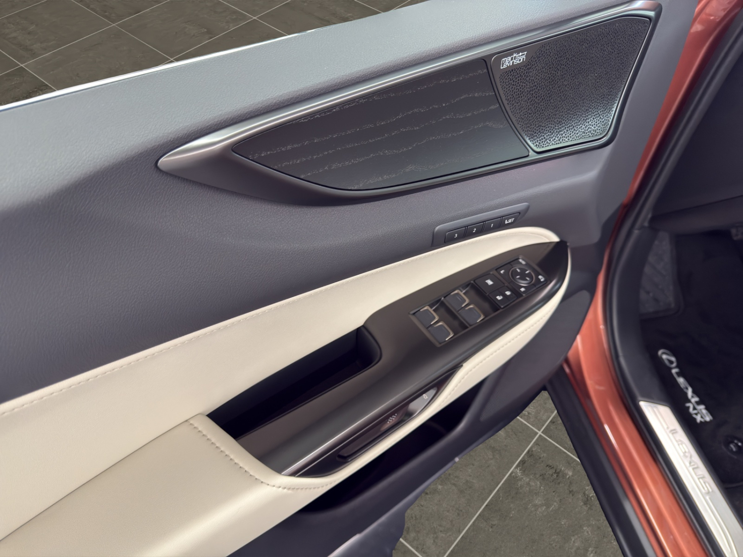 LEXUS NX 450h+ Excellence-image-12