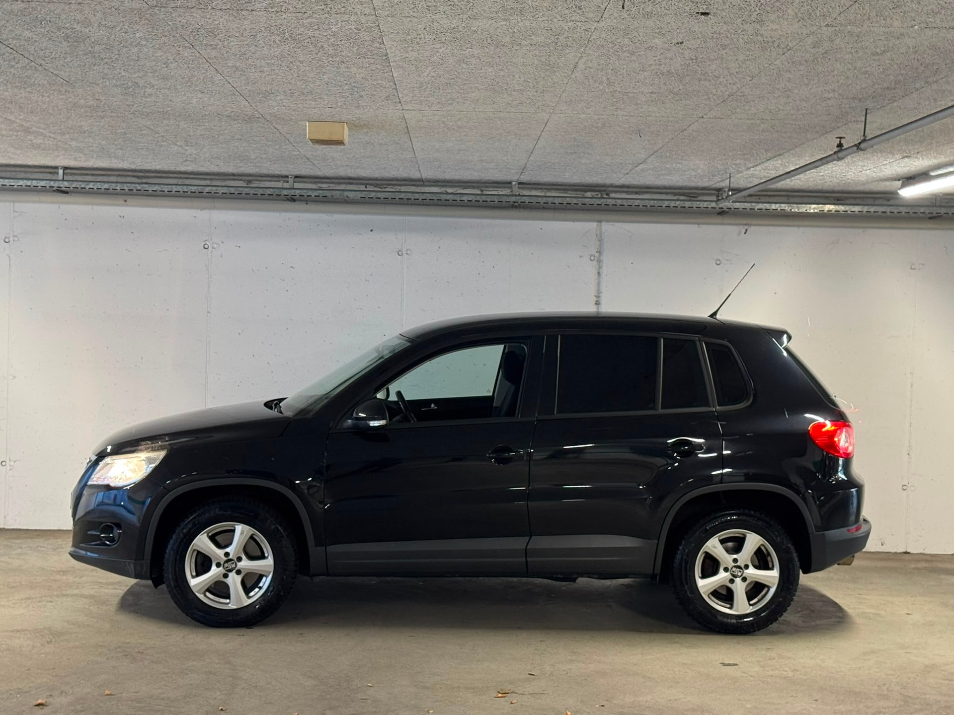 VW Tiguan 2.0 TSI Sport&Style Tiptronic-showroom-element-1