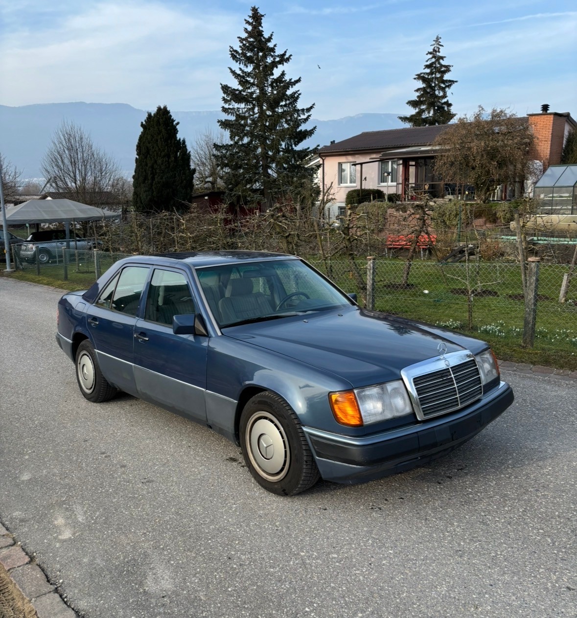 MERCEDES-BENZ 260 E