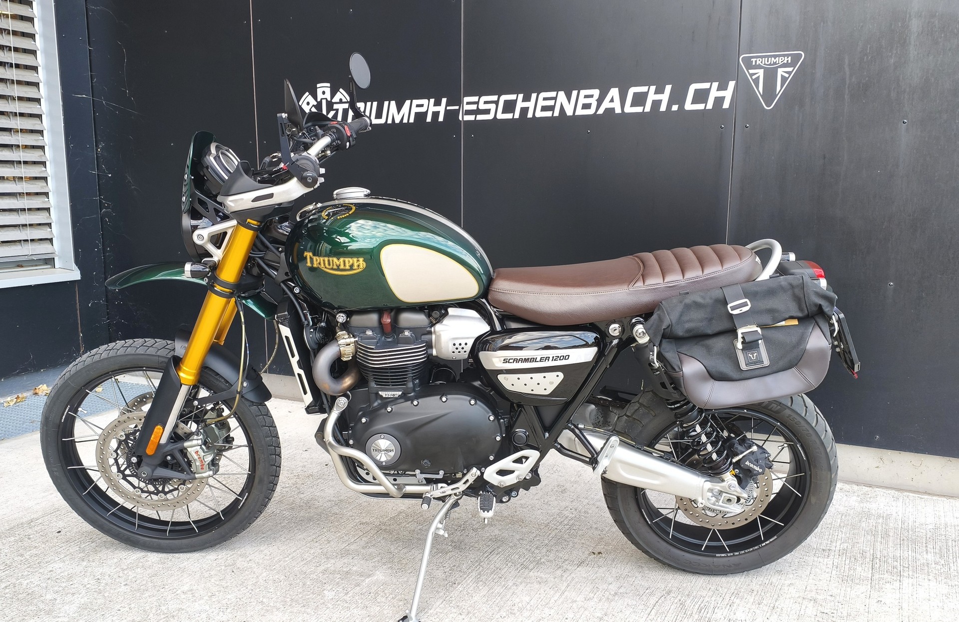 TRIUMPH Scrambler 1200 Steve McQuenn Edition-image-1