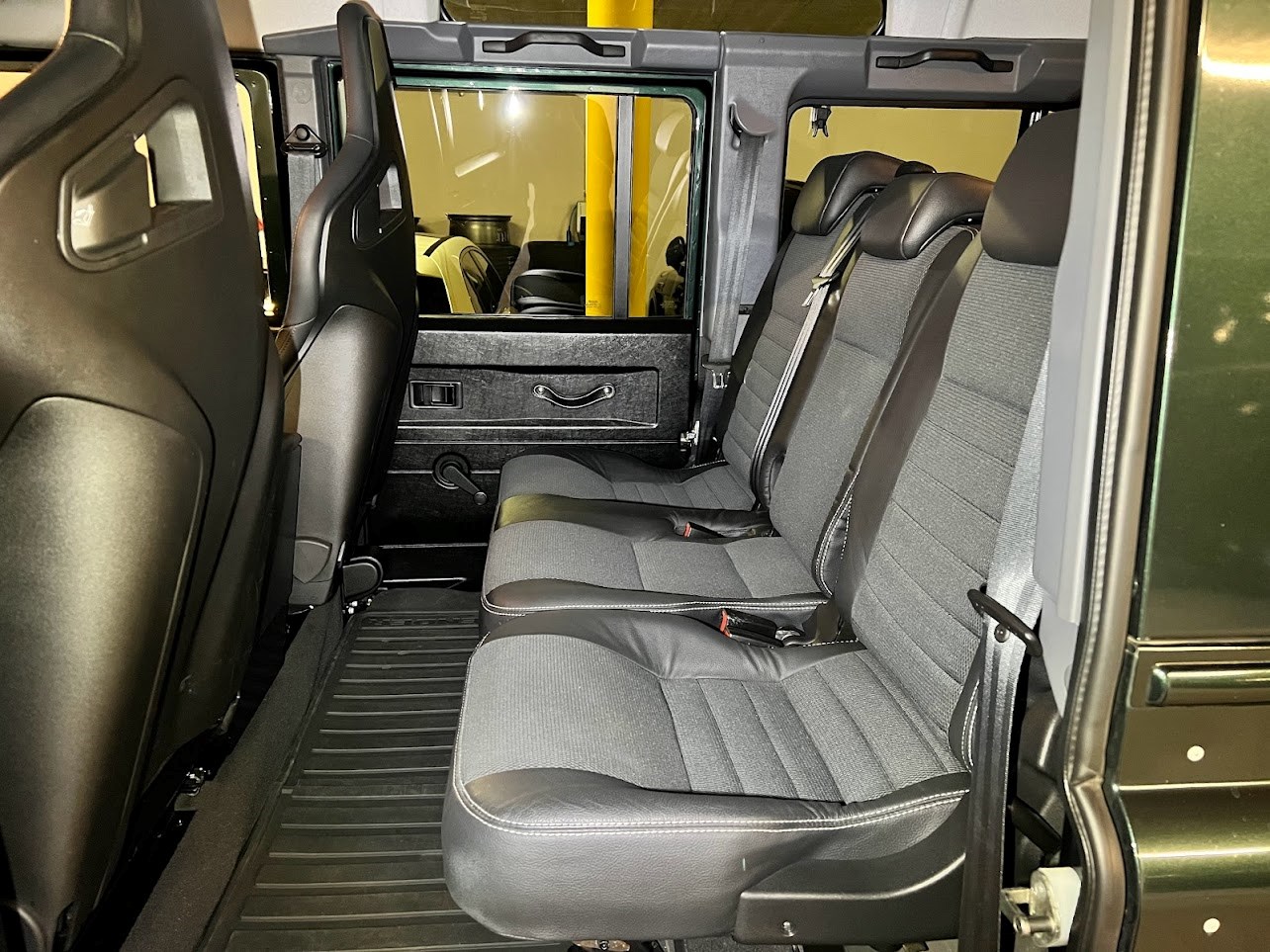 LAND ROVER Defender 110 SW 2.4Tdc-image-14