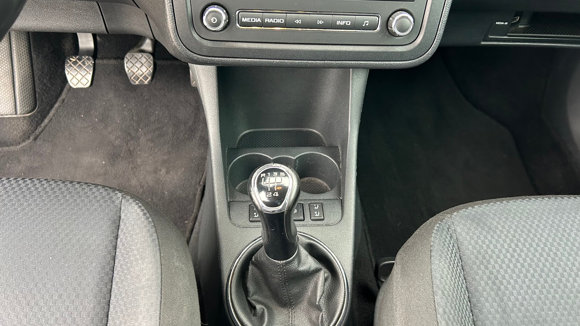 SKODA Fabia 1.2 TSI Elegance-image-6