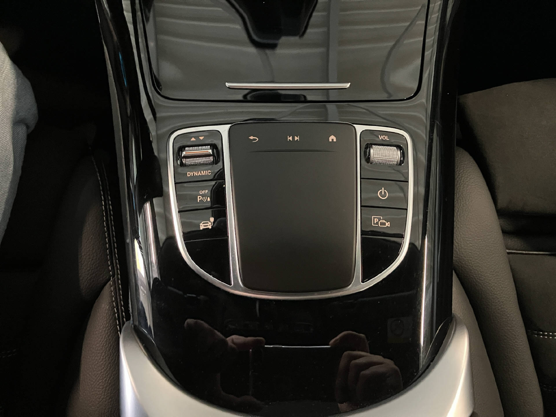 MERCEDES-BENZ EQC 400 AMG Line 4MATIC-image-9