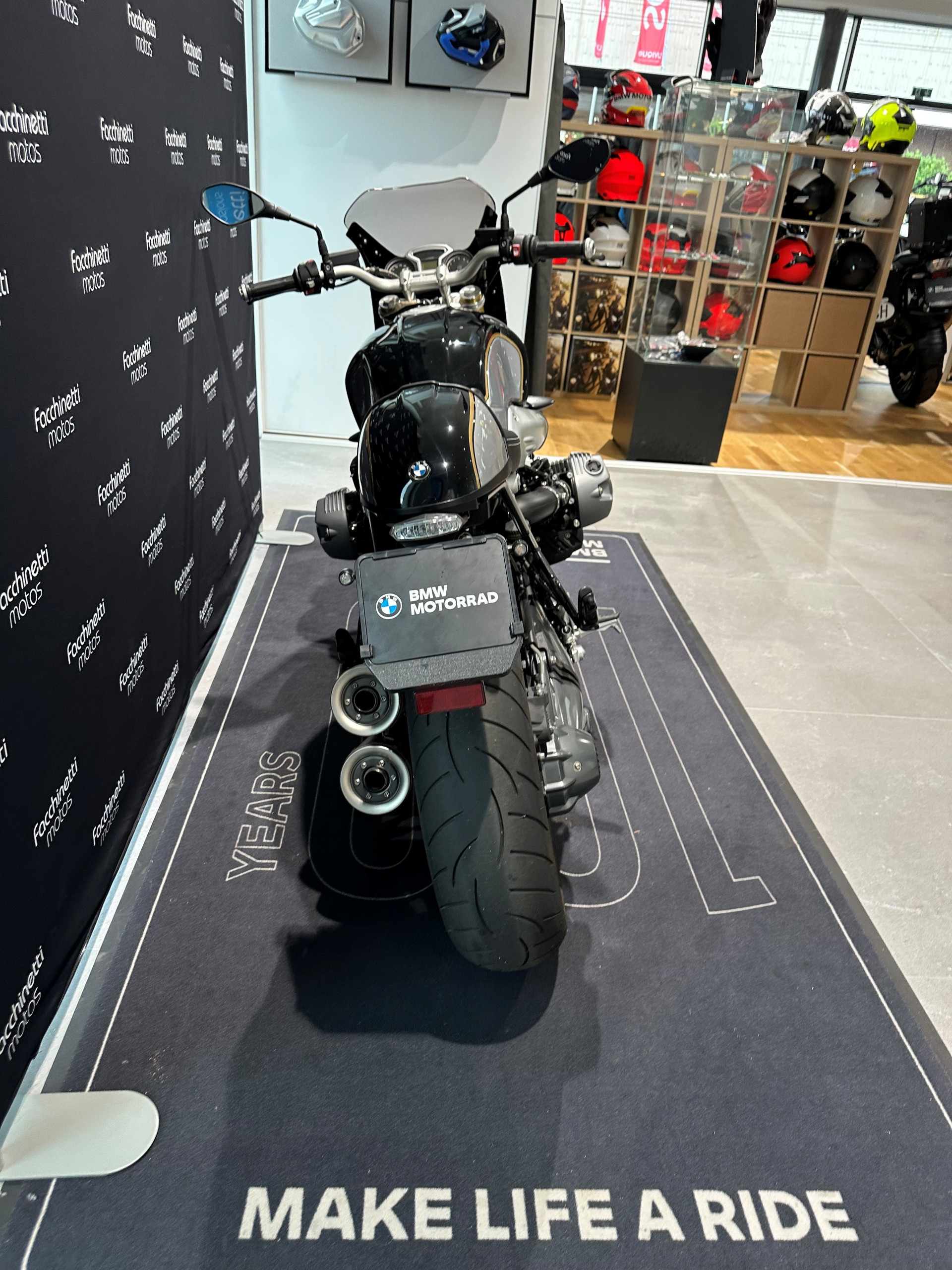 BMW R nineT-image-2