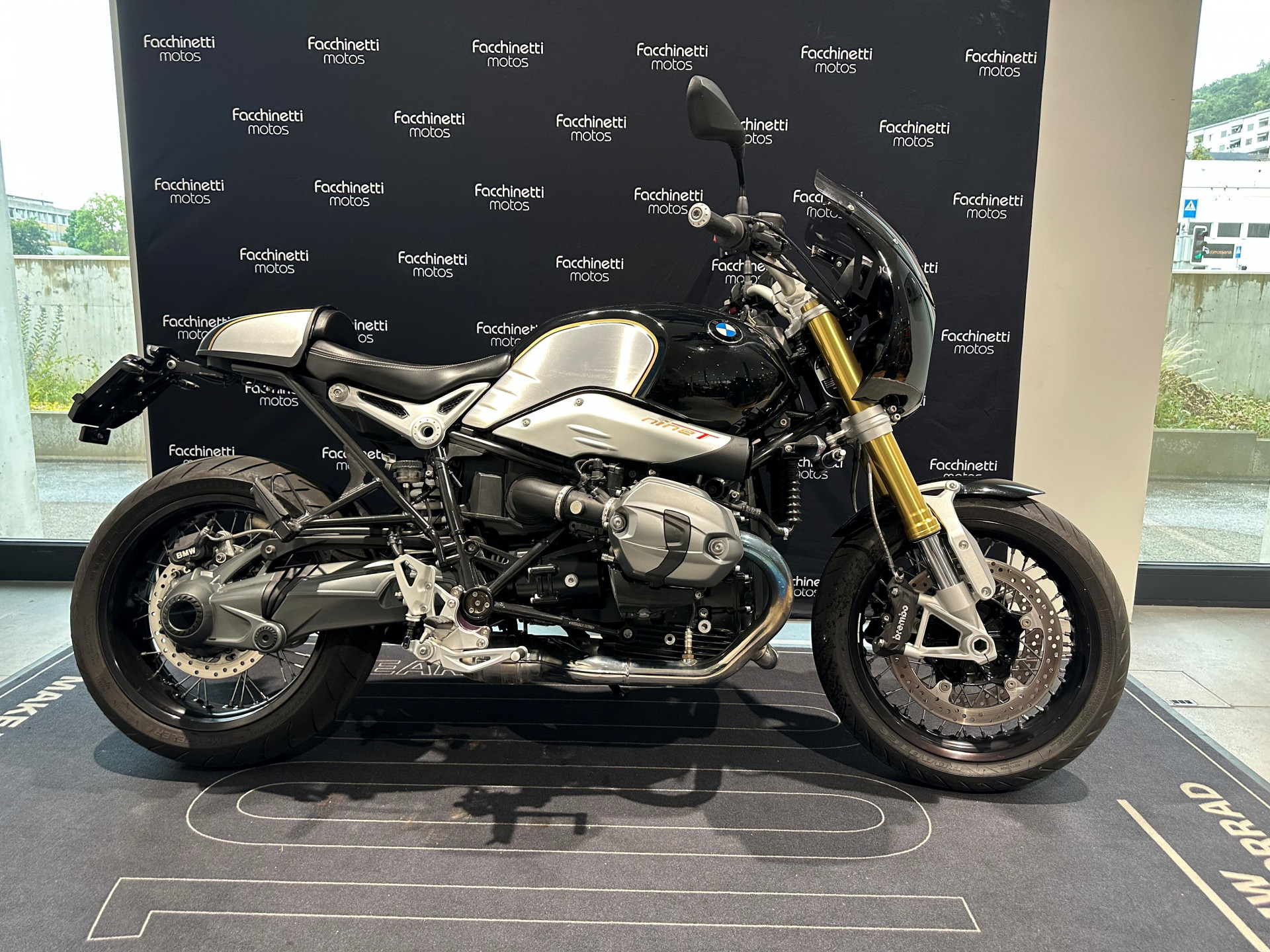 BMW R nineT-image-0