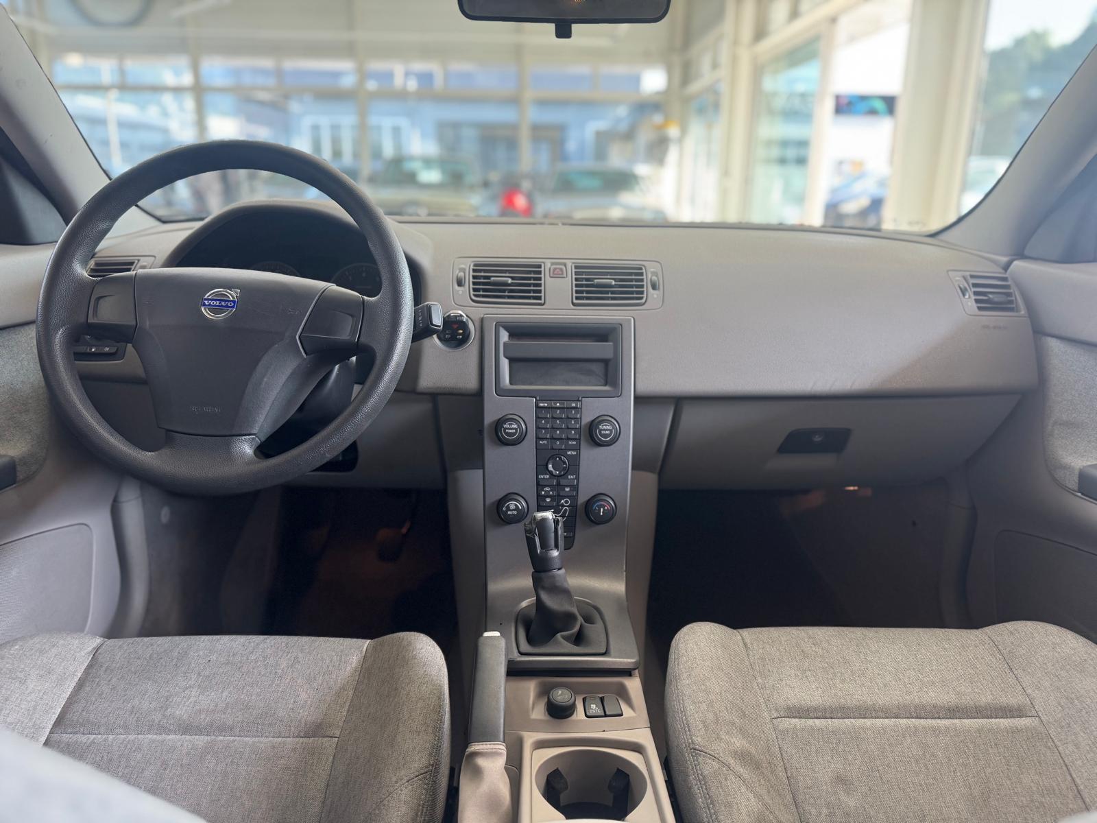 VOLVO S40 2.4 Summum-image-7
