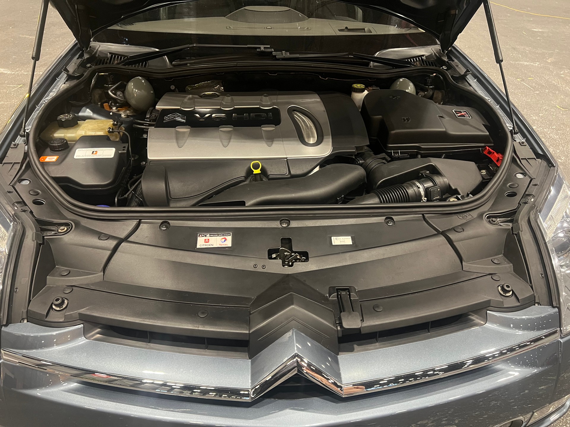 CITROEN C6 Sedan 2.7 HDi V6 Exclusive Automatic-image-2