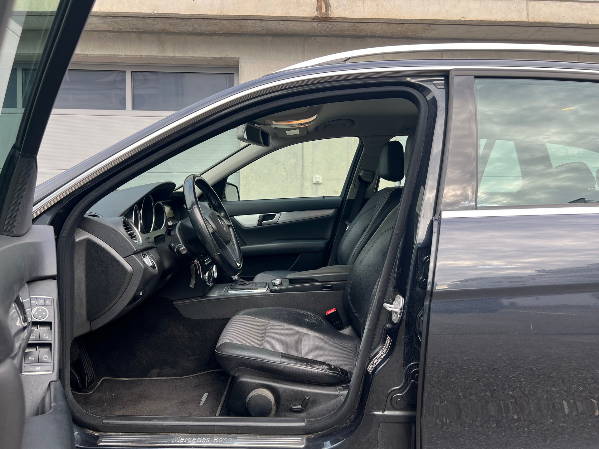 MERCEDES-BENZ C 200 Avantgarde 7G-Tronic-image-9