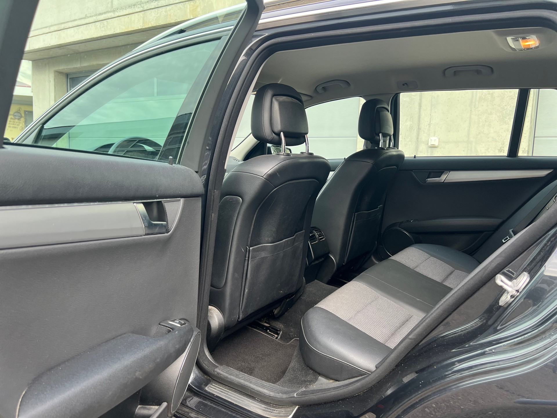 MERCEDES-BENZ C 200 Avantgarde 7G-Tronic-image-22