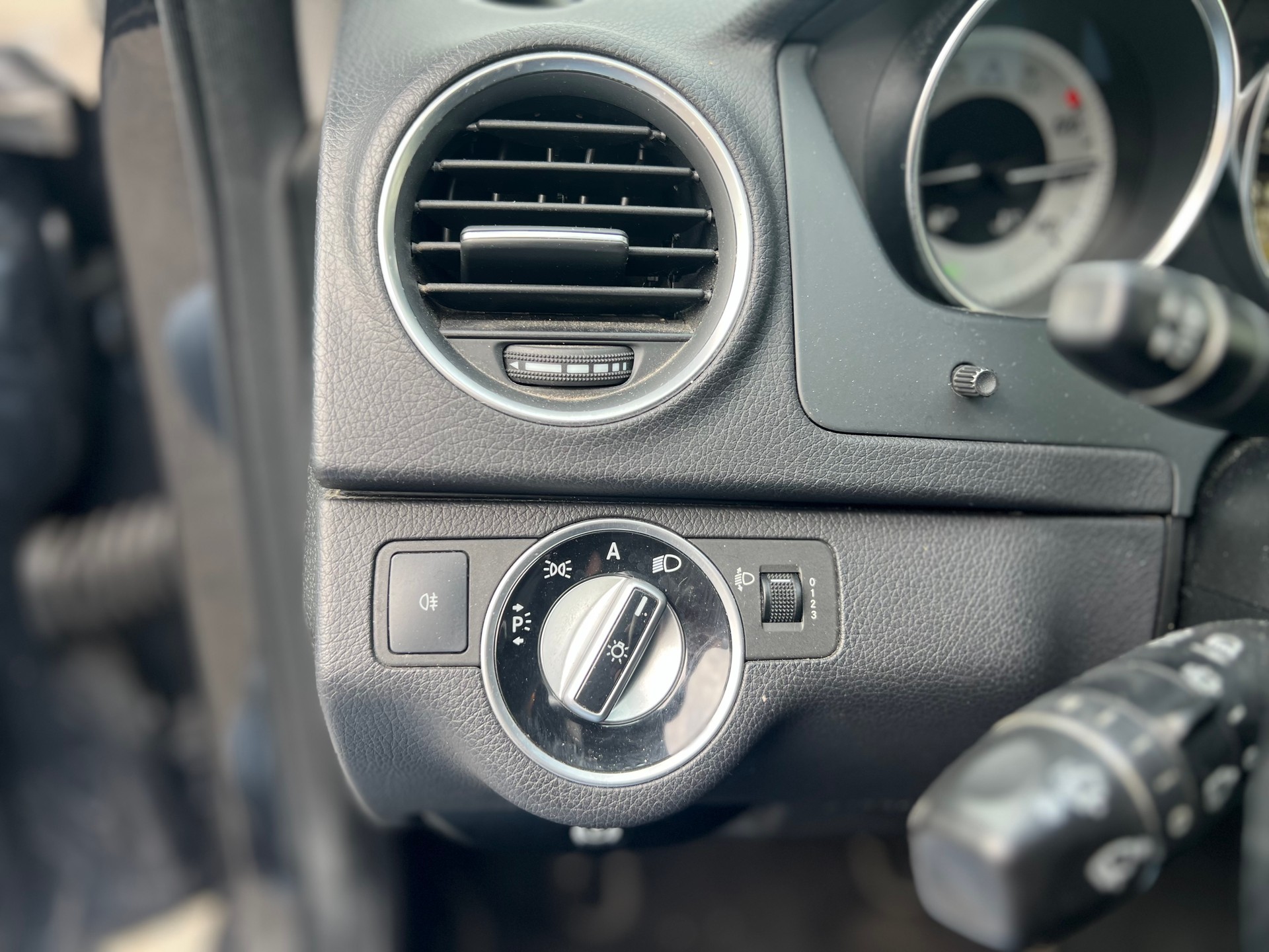 MERCEDES-BENZ C 200 Avantgarde 7G-Tronic-image-21