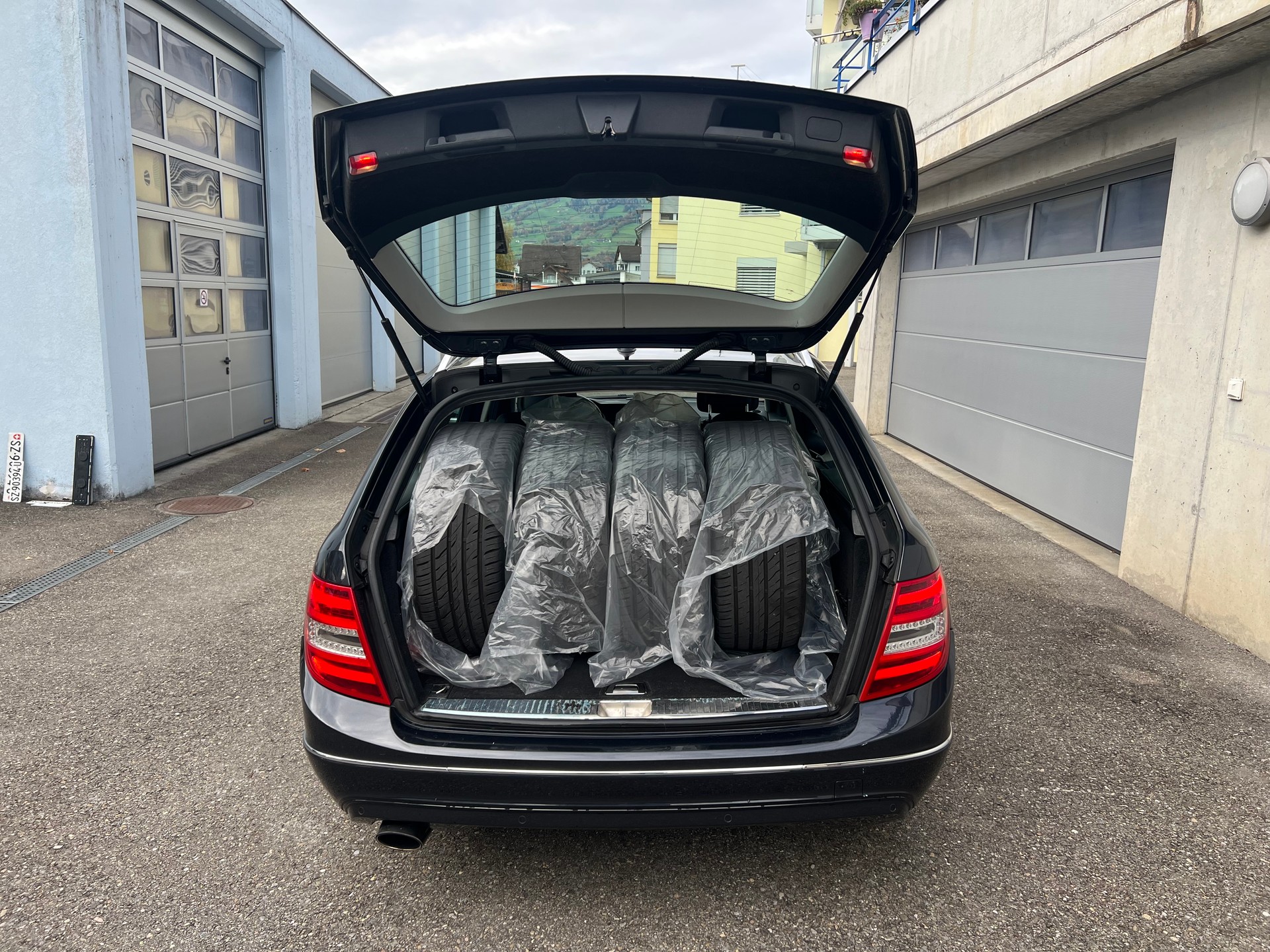 MERCEDES-BENZ C 200 Avantgarde 7G-Tronic-image-24