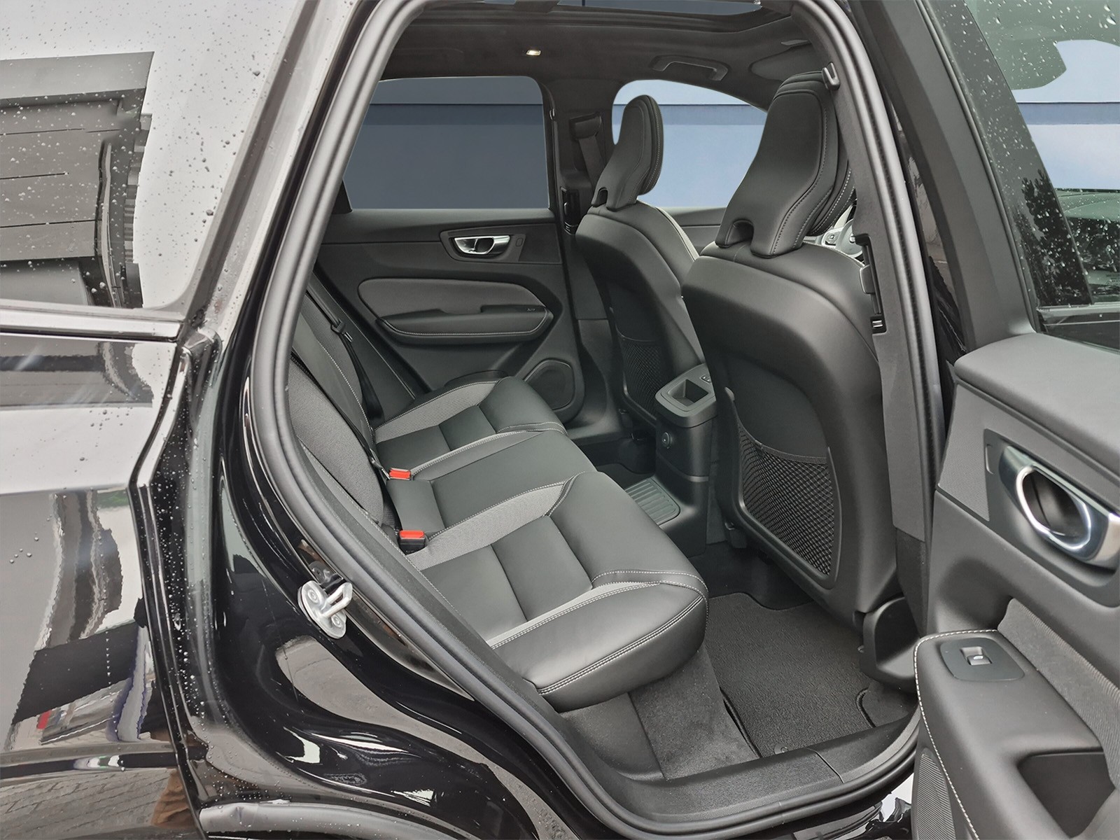 VOLVO XC60 2.0 T8 TE Black Edition eAWD-image-13