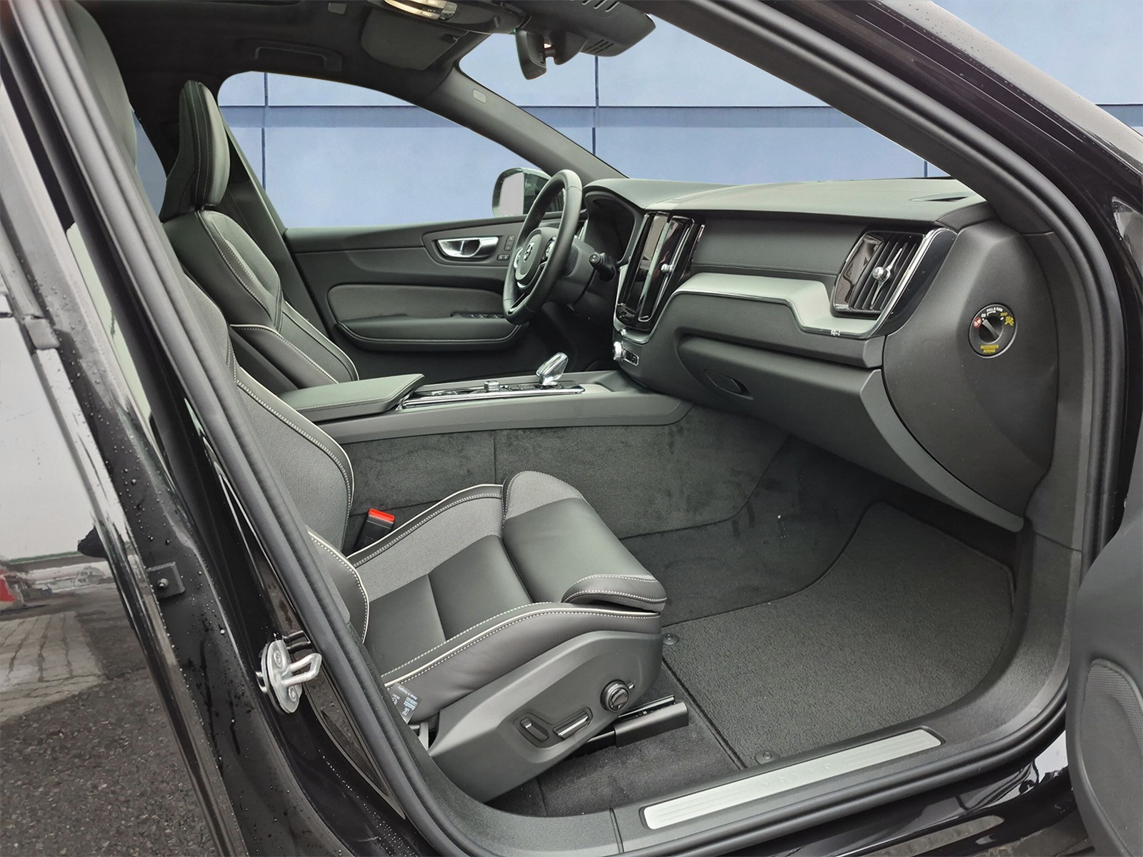 VOLVO XC60 2.0 T8 TE Black Edition eAWD-image-12